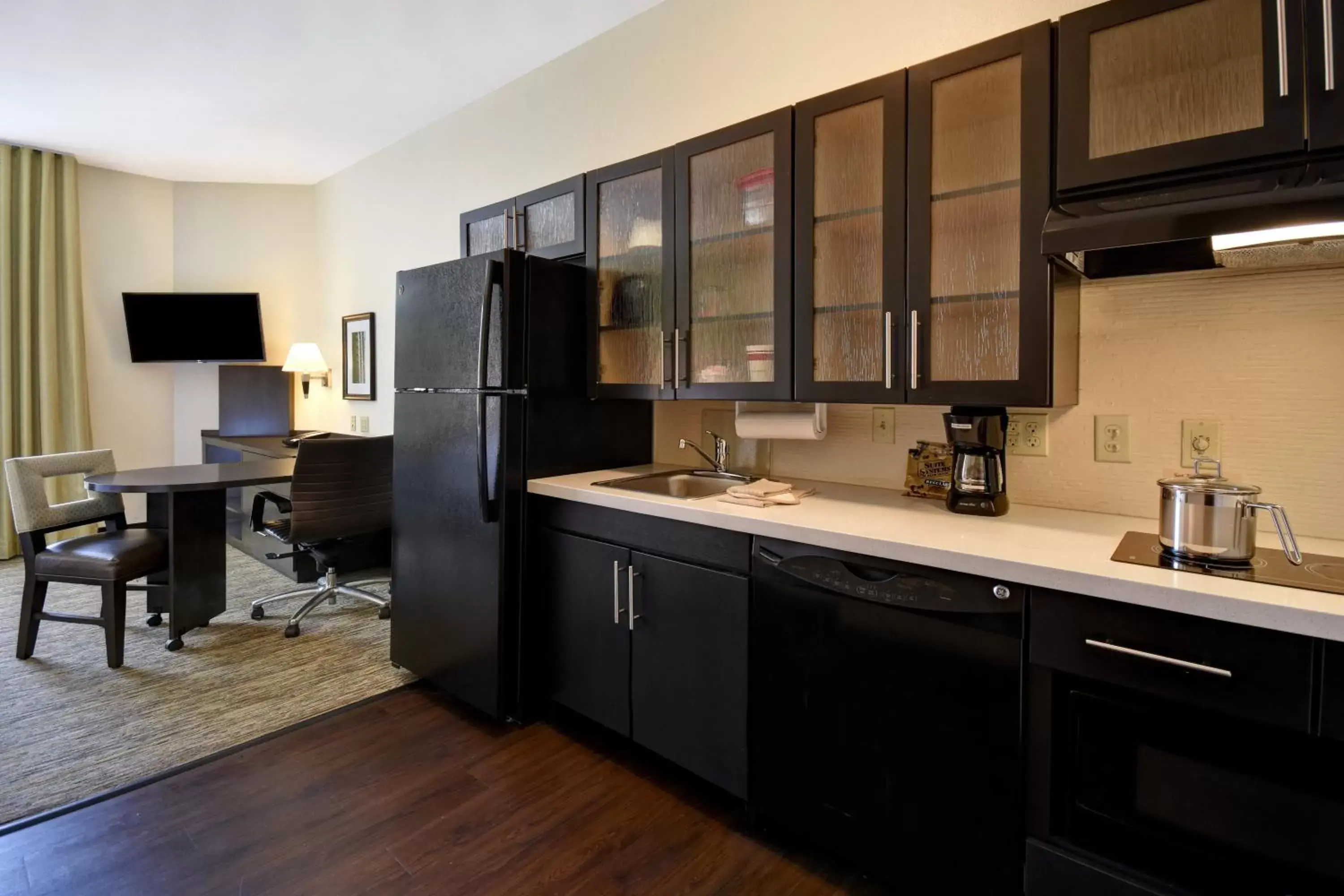 Photo of the whole room, Kitchen/Kitchenette in Candlewood Suites St Clairsville Wheeling Area, an IHG Hotel