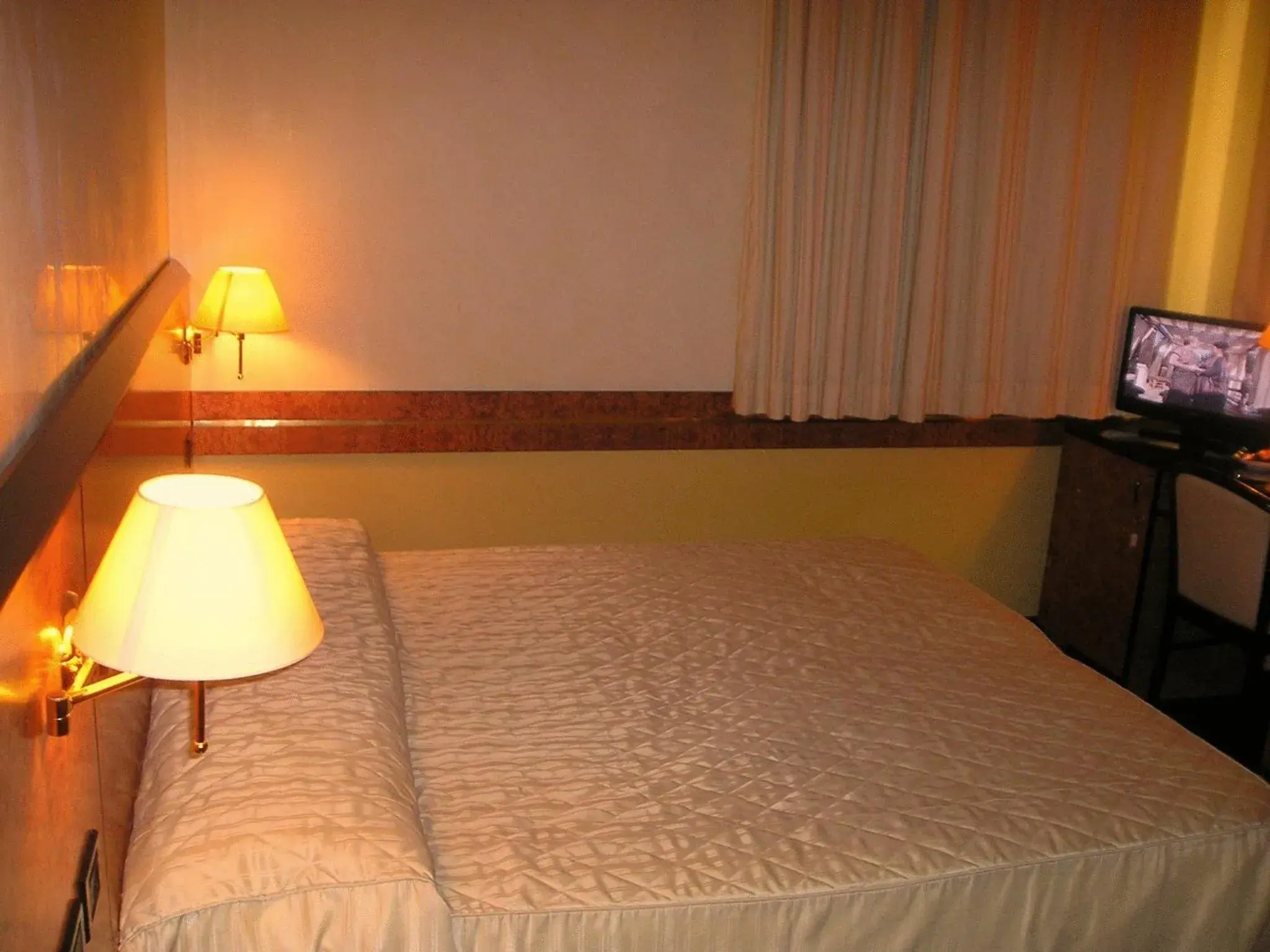 Bedroom, Bed in Park Hotel Villa Leon d'Oro Bedroom, Bed in Park Hotel Villa Leon d'Oro