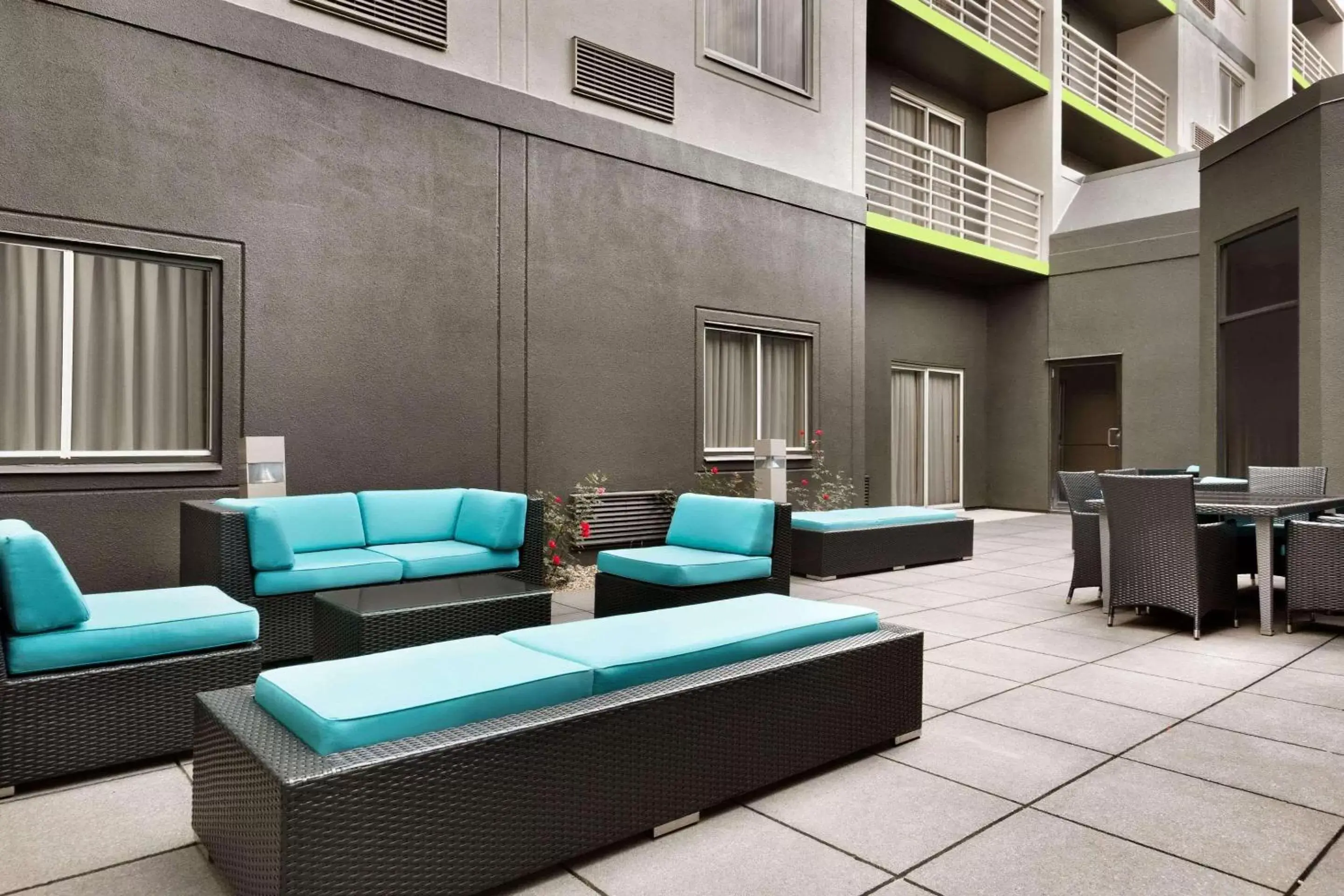 Property building, Seating Area in Radisson Akron-Fairlawn Copley