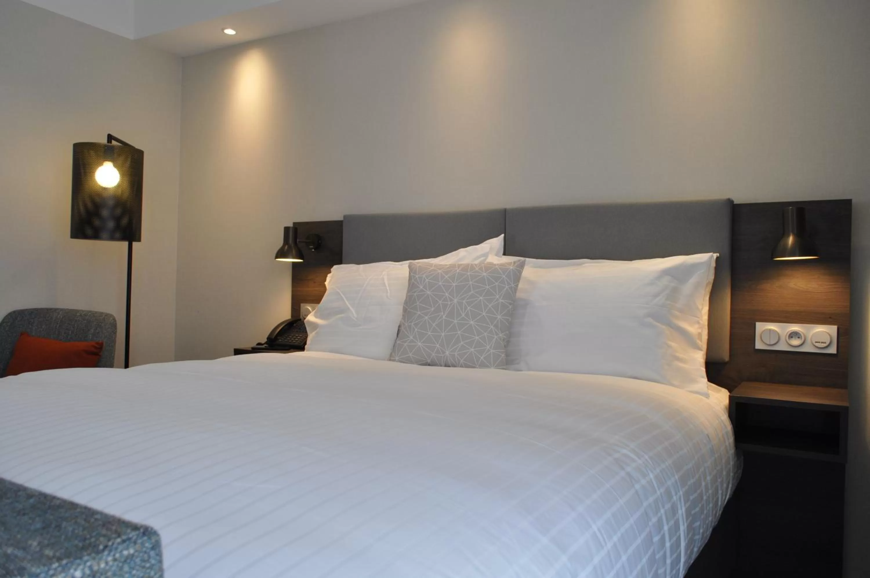 Bed in Holiday Inn - Bordeaux-Merignac by IHG