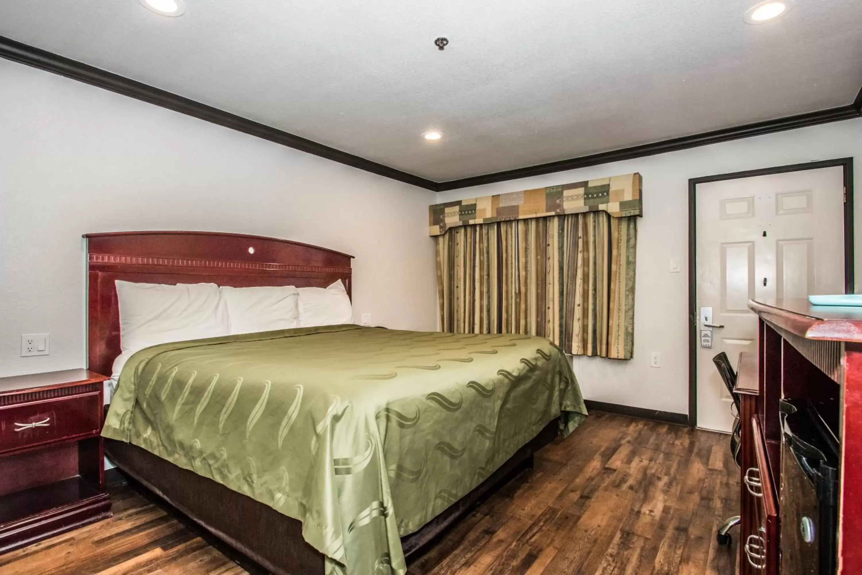 Bedroom, Bed in Americas Best Value Inn - Fort Worth