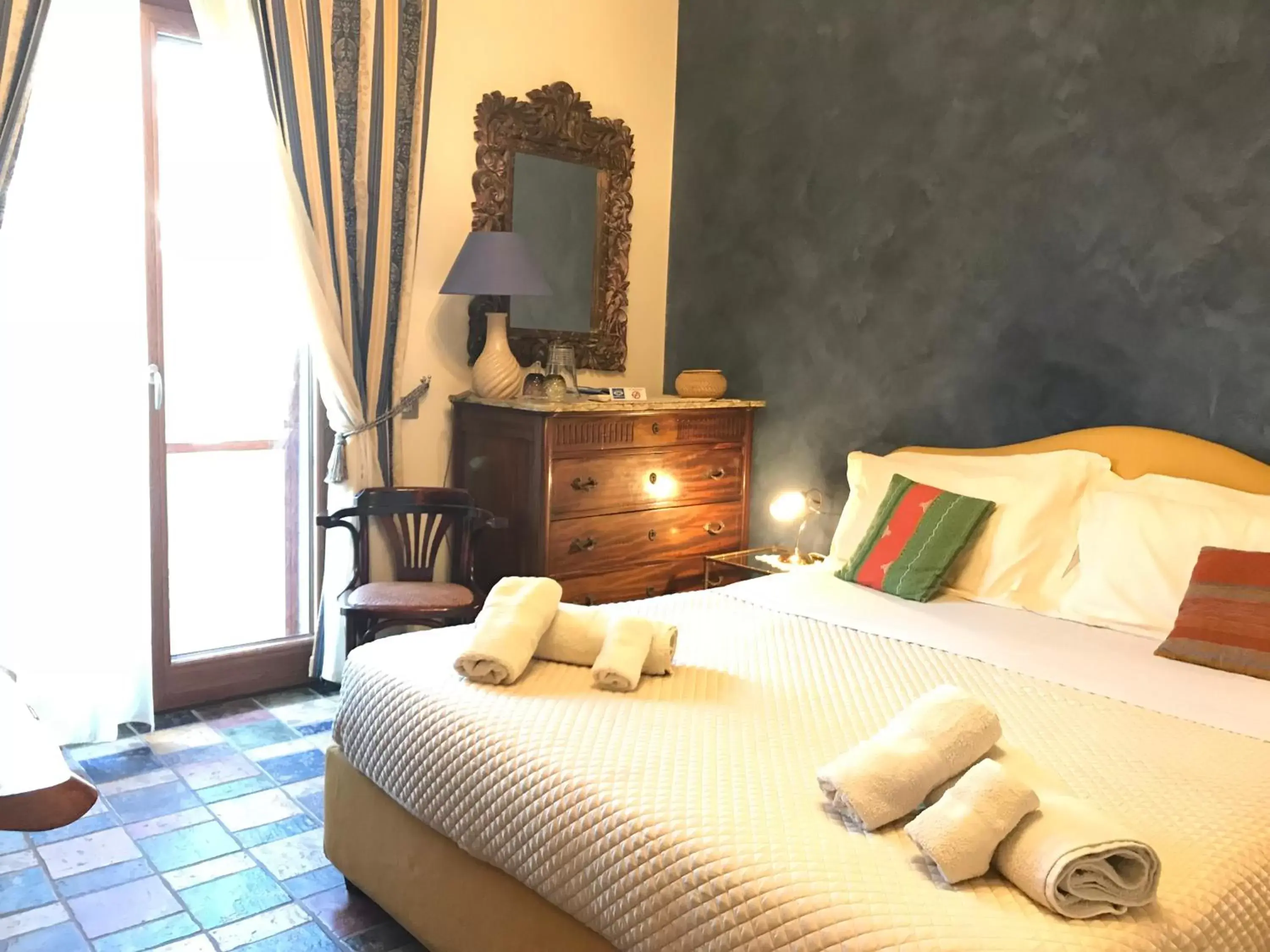 Photo of the whole room, Bed in B&B Casamiranapoli