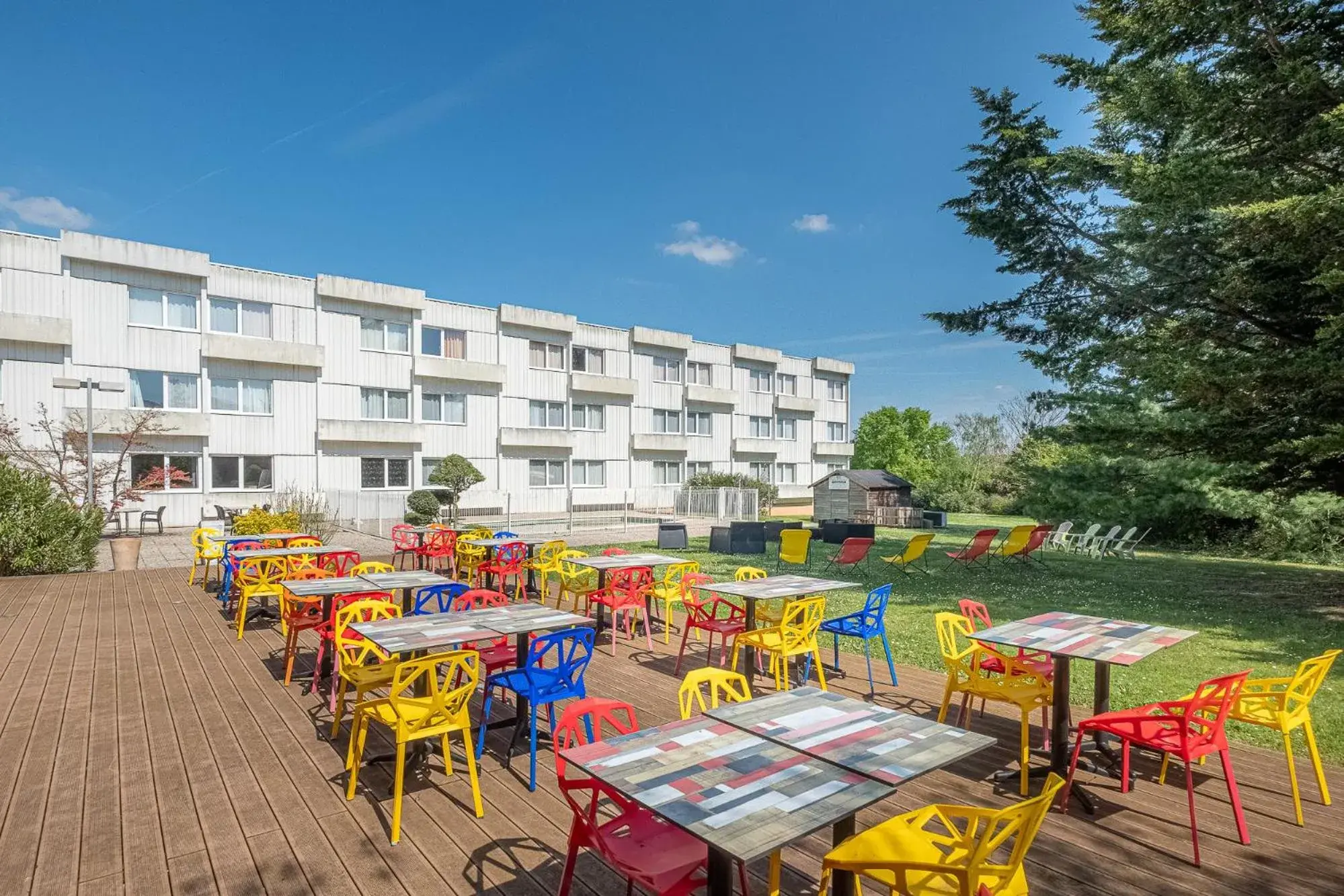 Patio, Restaurant/Places to Eat in The Originals Boutique, Hotel Beauséjour - Poitiers Nord Futuroscope