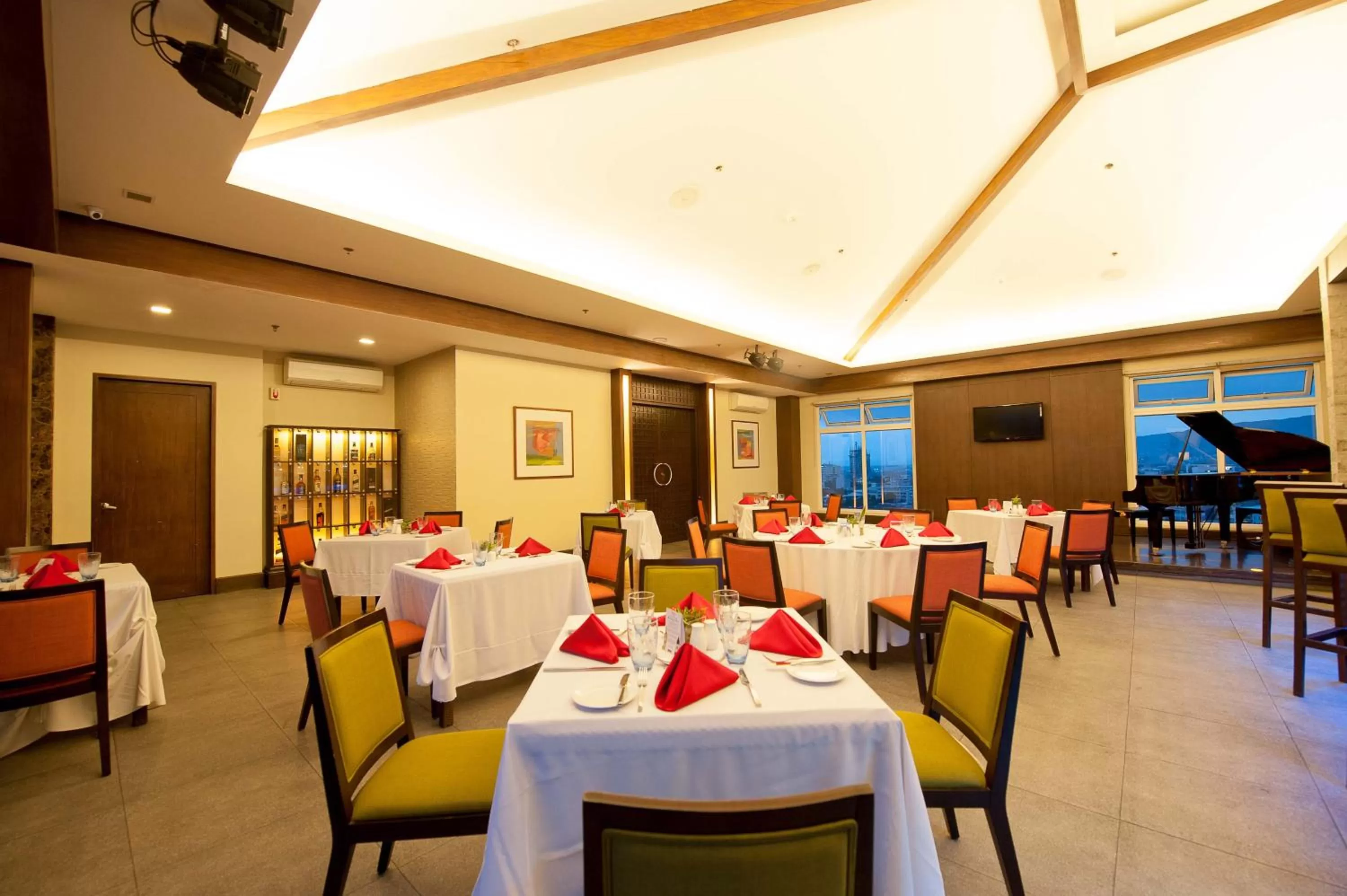 Restaurant/places to eat in Harolds Hotel Cebu