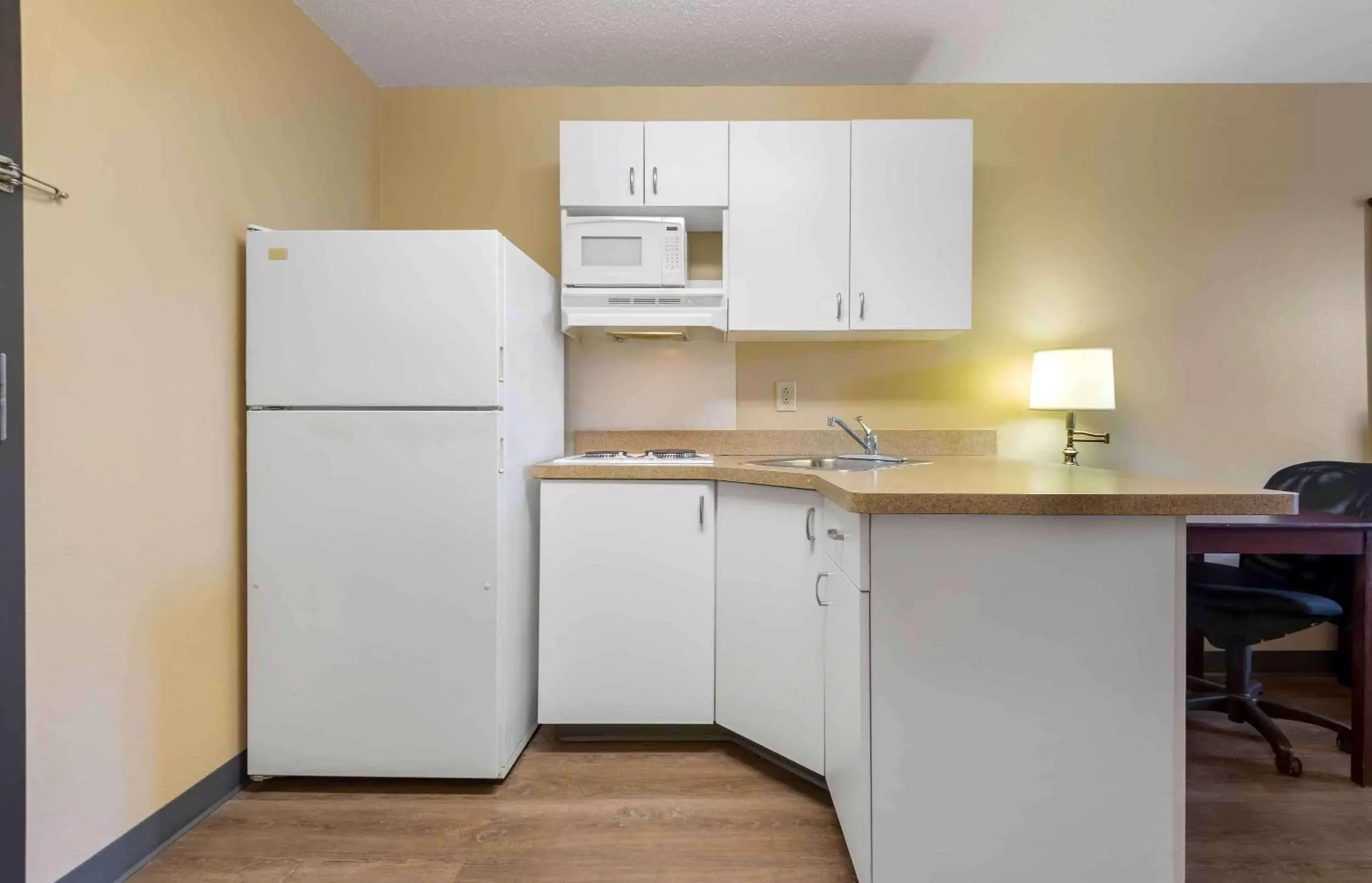 Bedroom, Kitchen/Kitchenette in Extended Stay America Suites - Buffalo - Amherst