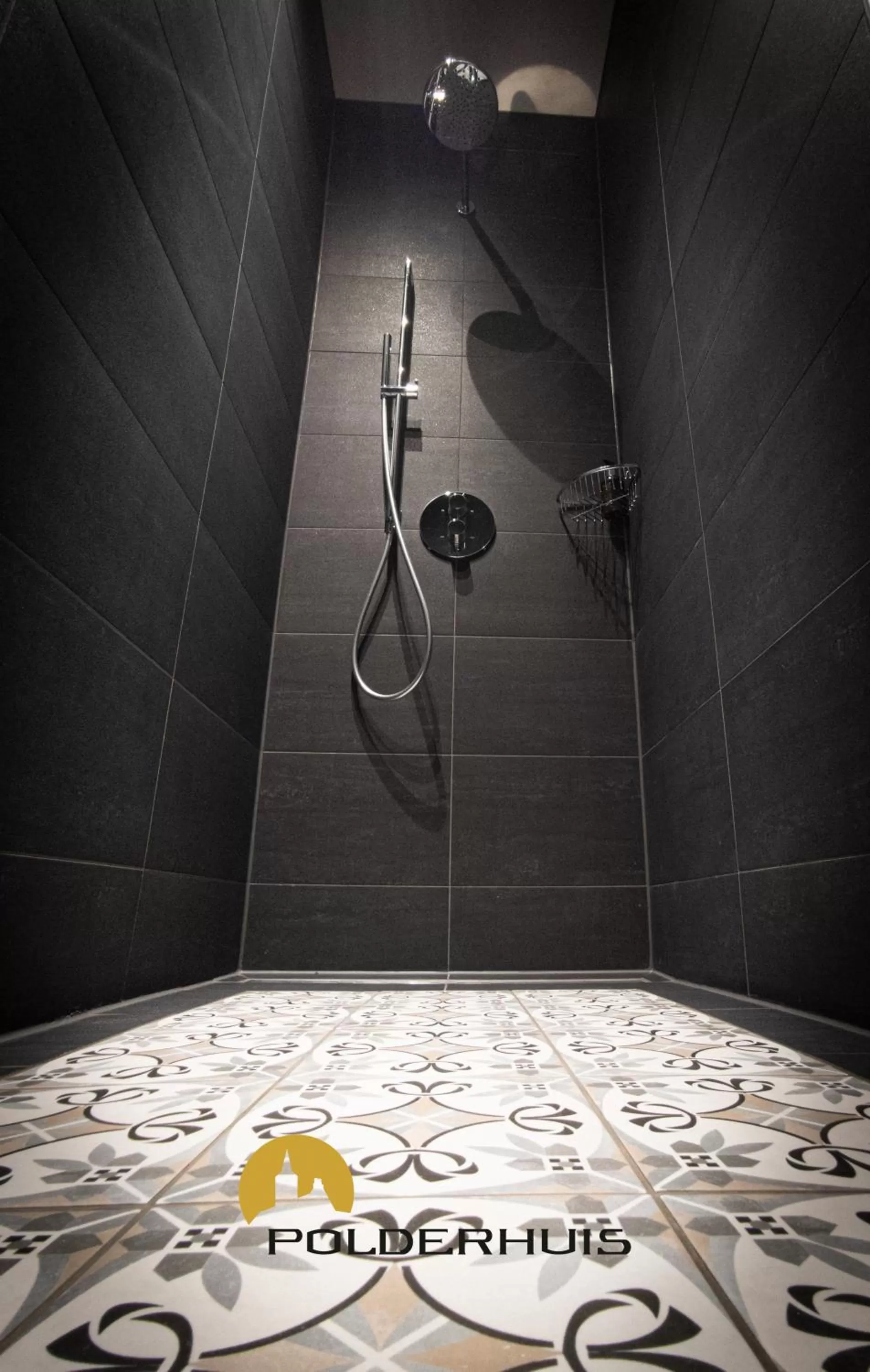 Shower in Polderhuis Bed & Breakfast