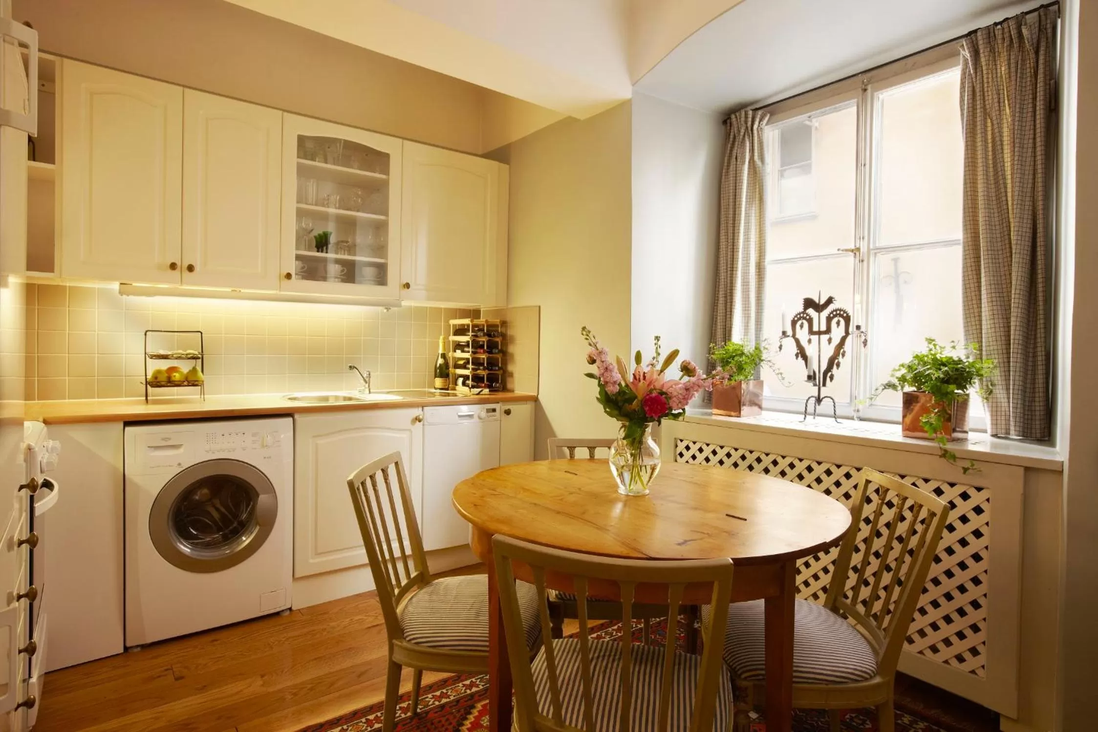 Kitchen or kitchenette in Victory Apartments
