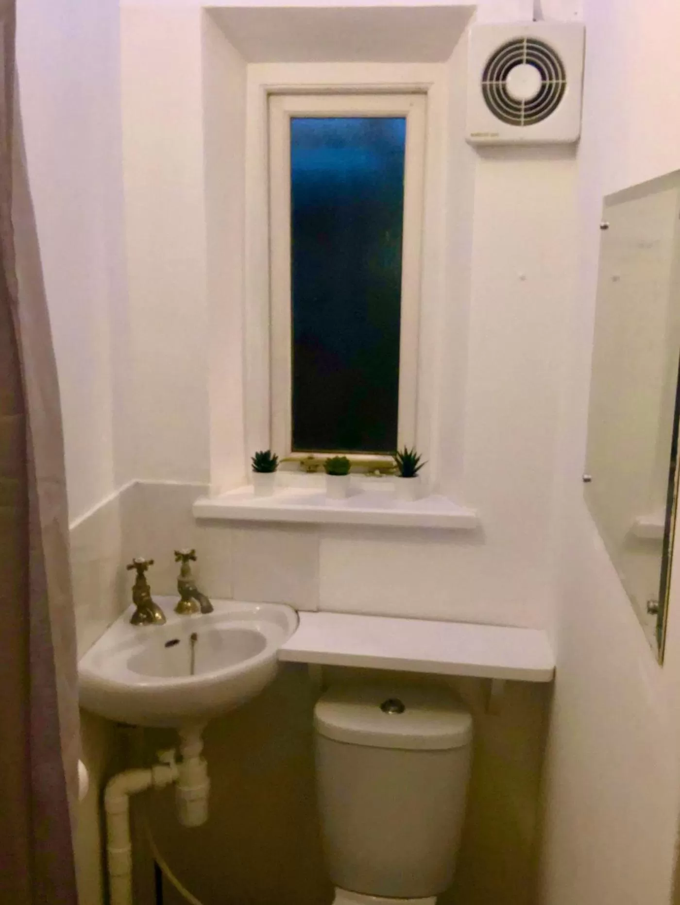 Toilet, Bathroom in The Dragonfly BNB, Glastonbury