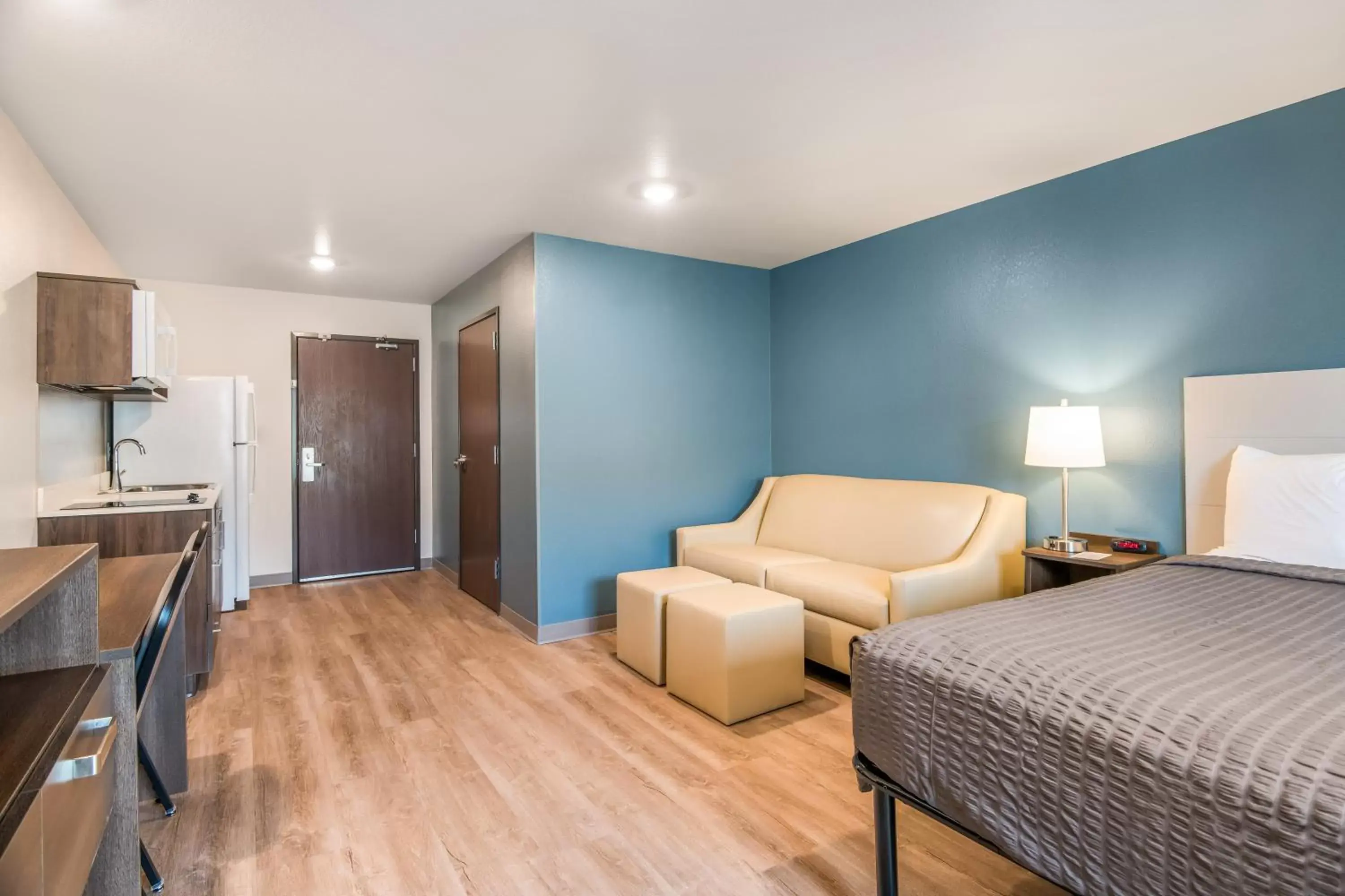 Photo of the whole room, Seating Area in WoodSpring Suites Broomfield-Westminster
