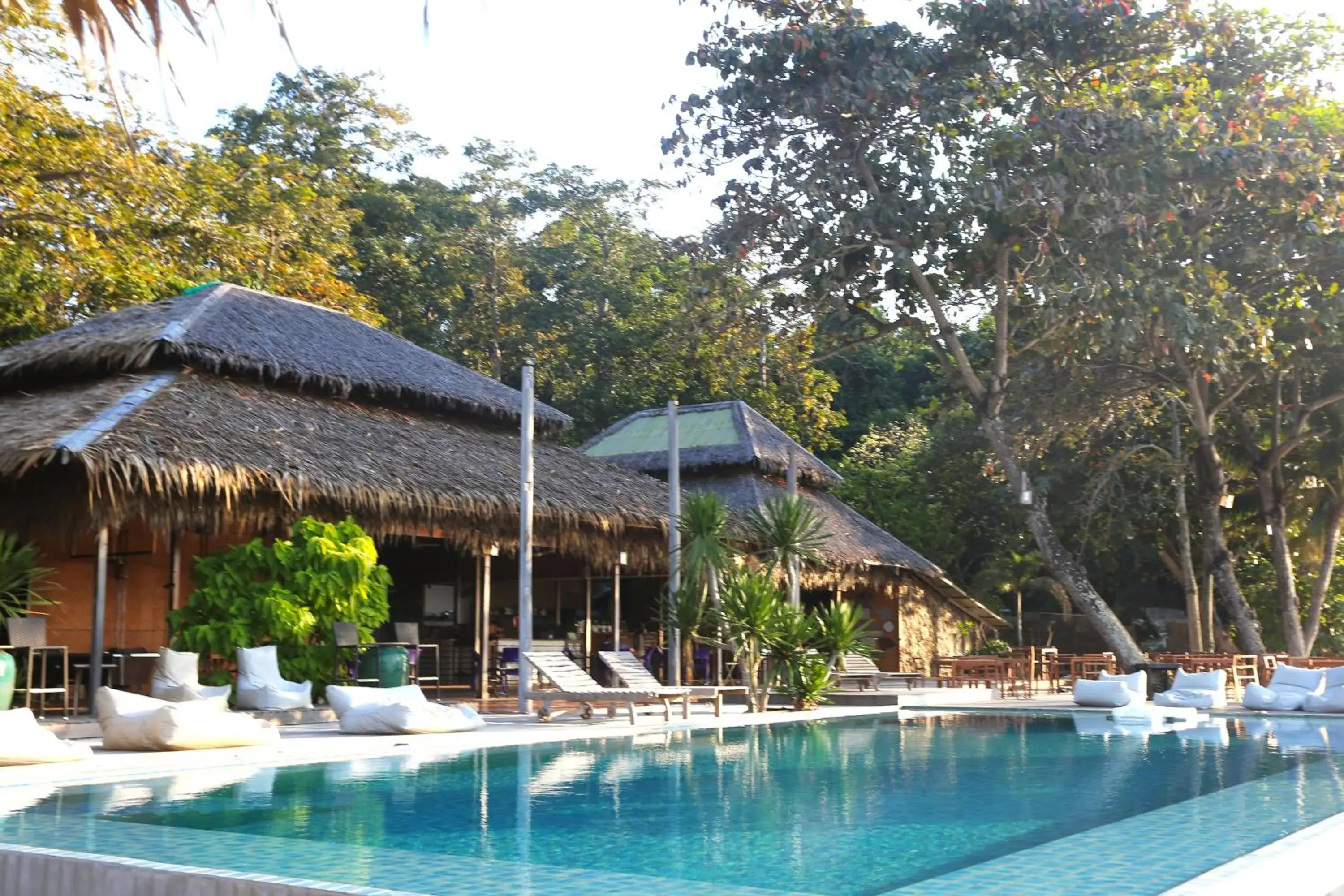 Restaurant/places to eat, Swimming Pool in Koh Munnork Private Island