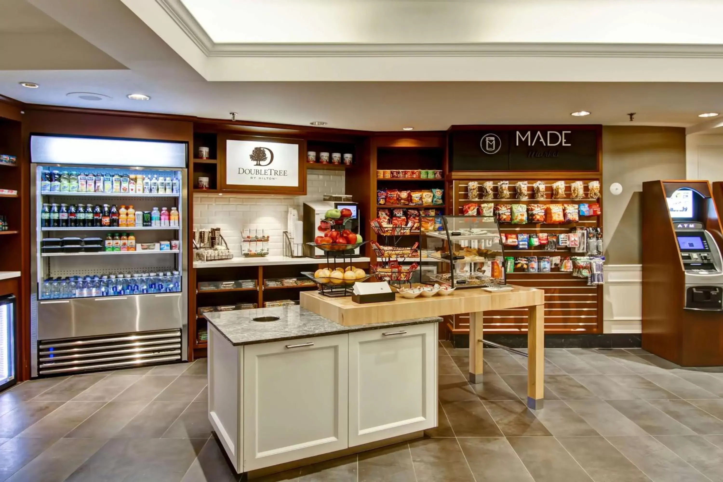 Dining area, Supermarket/Shops in DoubleTree by Hilton Toronto Downtown