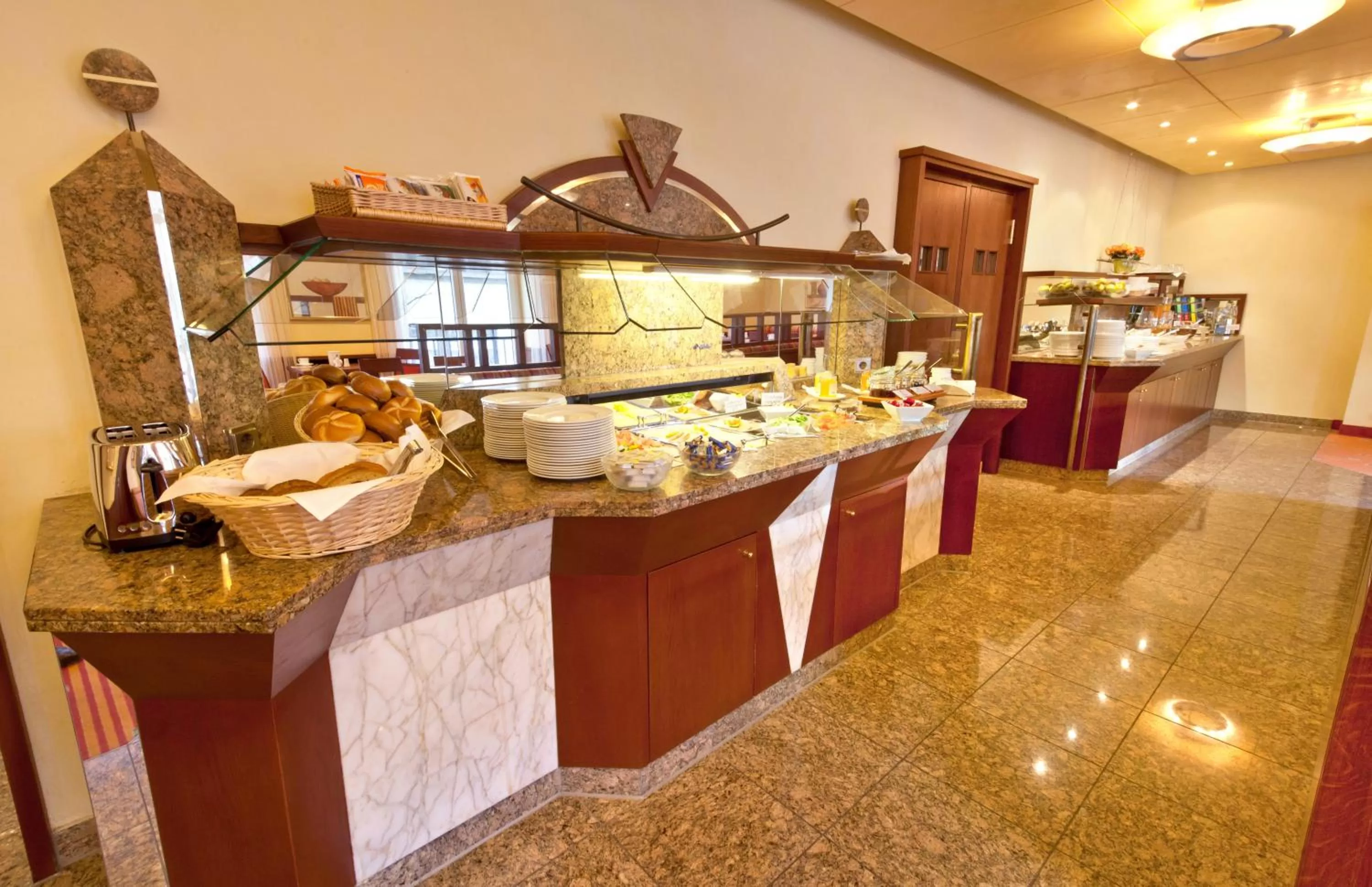 Restaurant/places to eat in Hotel Boulevard