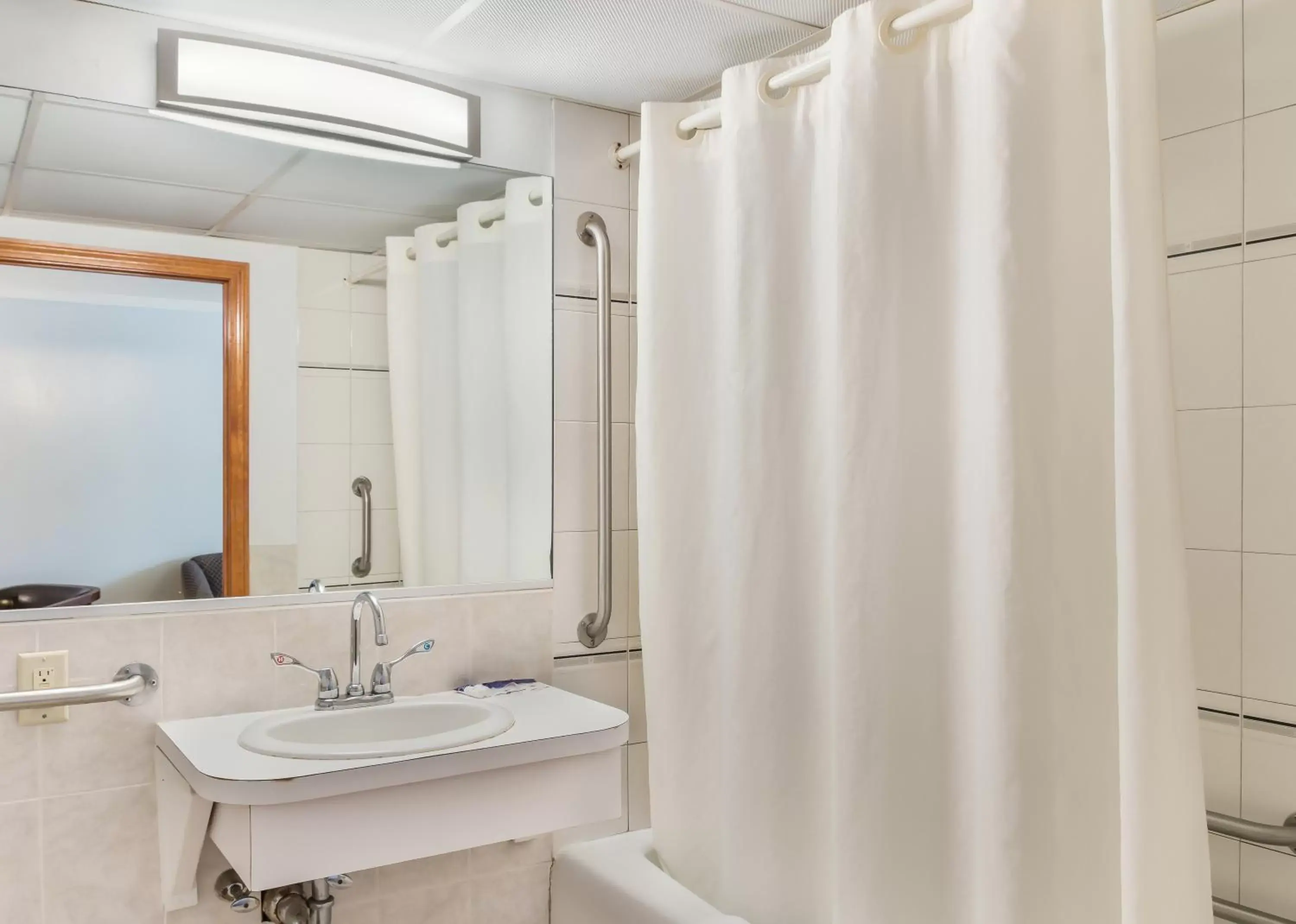 Bathroom in America's Best Value Inn & Suites/Hyannis