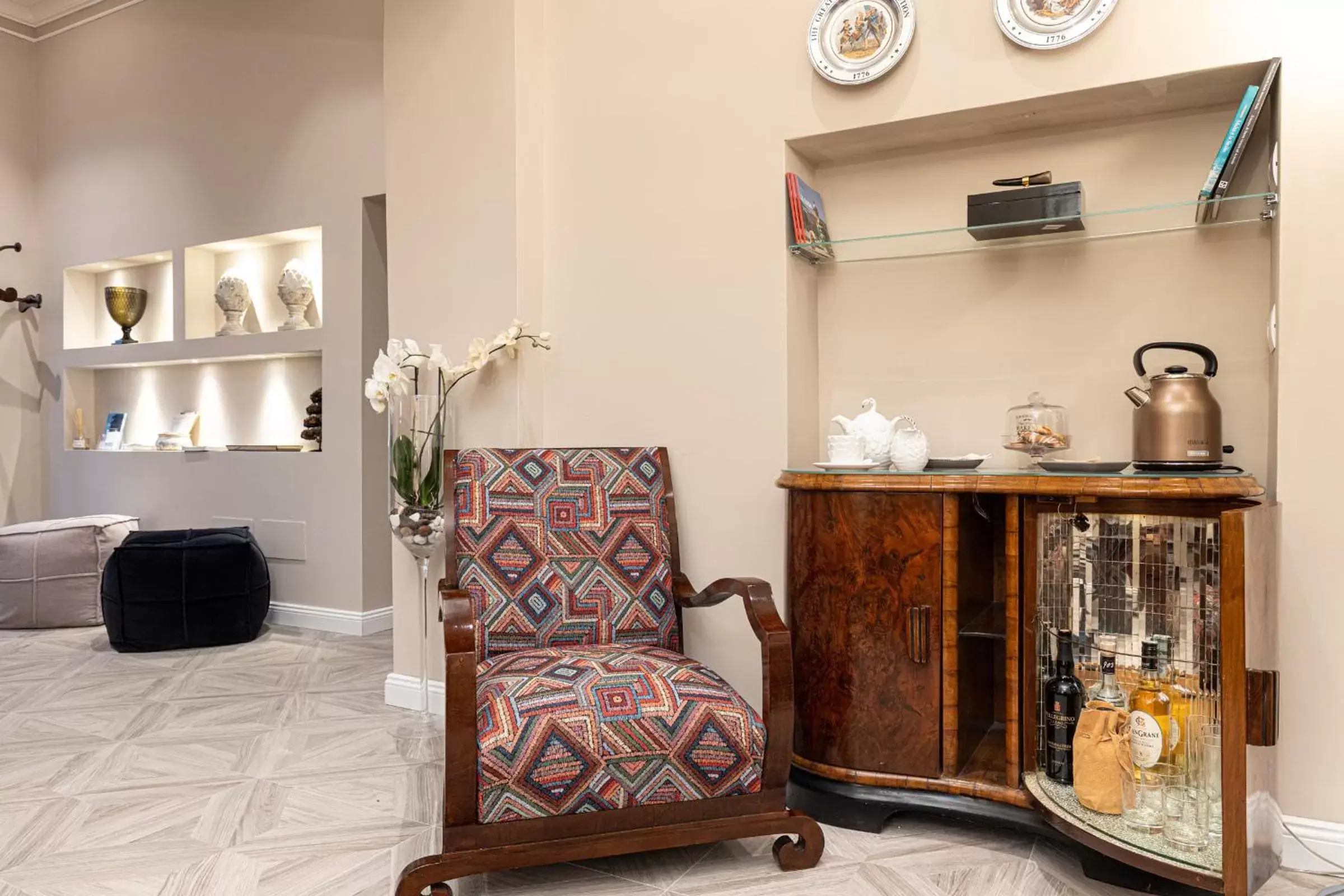 Communal lounge/ TV room, Kitchen/Kitchenette in I Mori di Porta Nuova Suite & Terrace