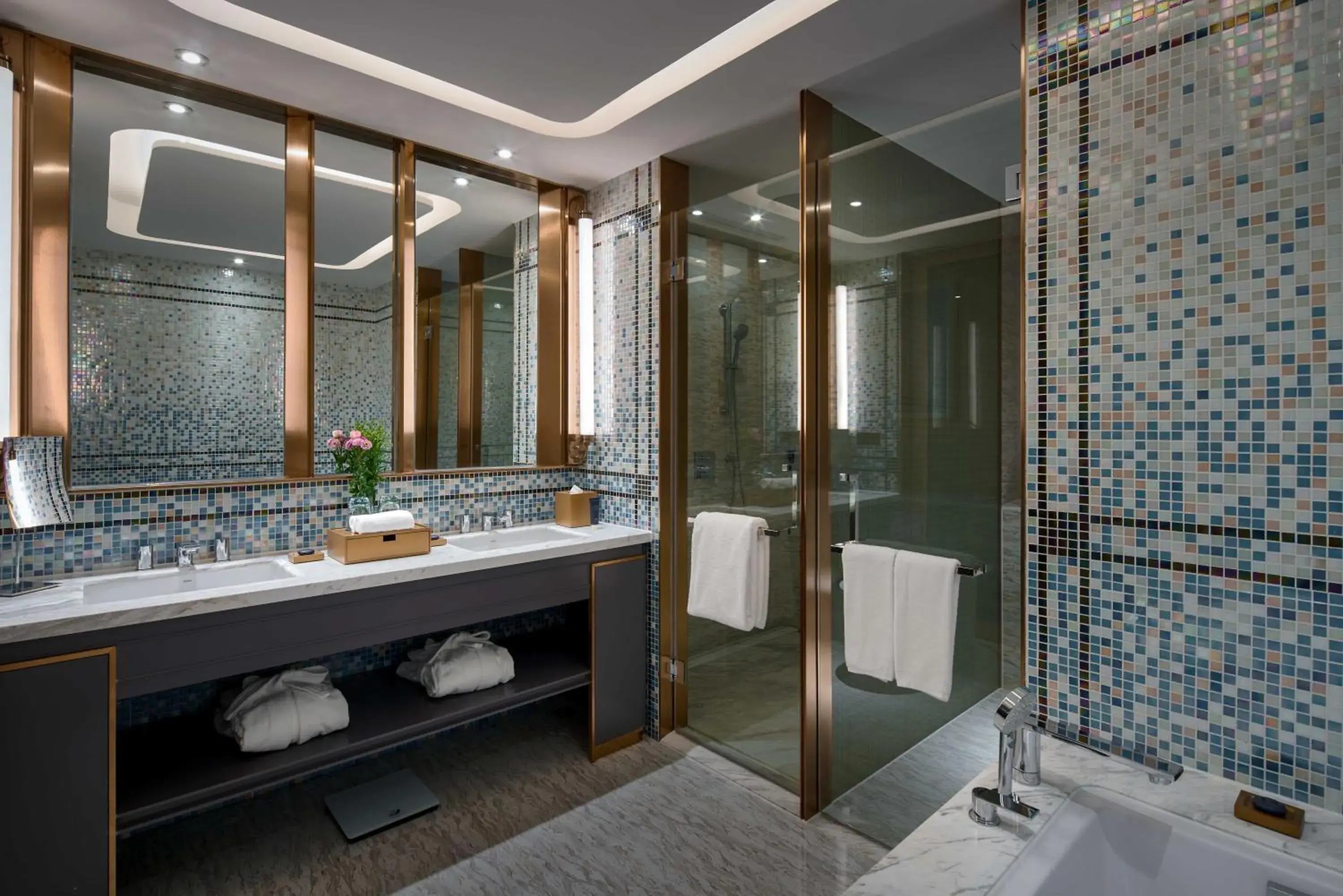 Hot Tub, Bathroom in PRIMUS Hotel Shanghai Hongqiao