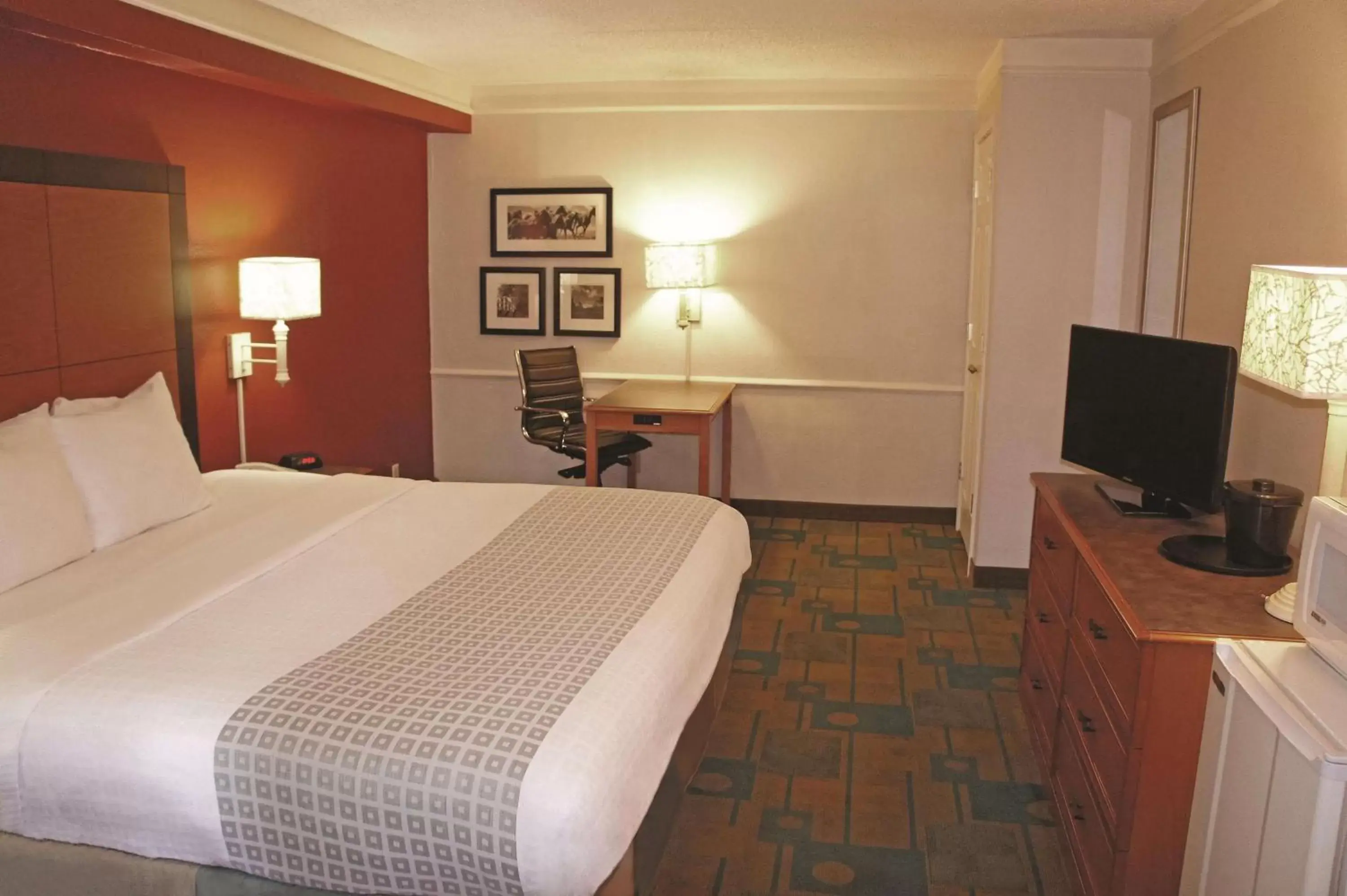 Photo of the whole room, Bed in La Quinta Inn by Wyndham Amarillo Mid-City