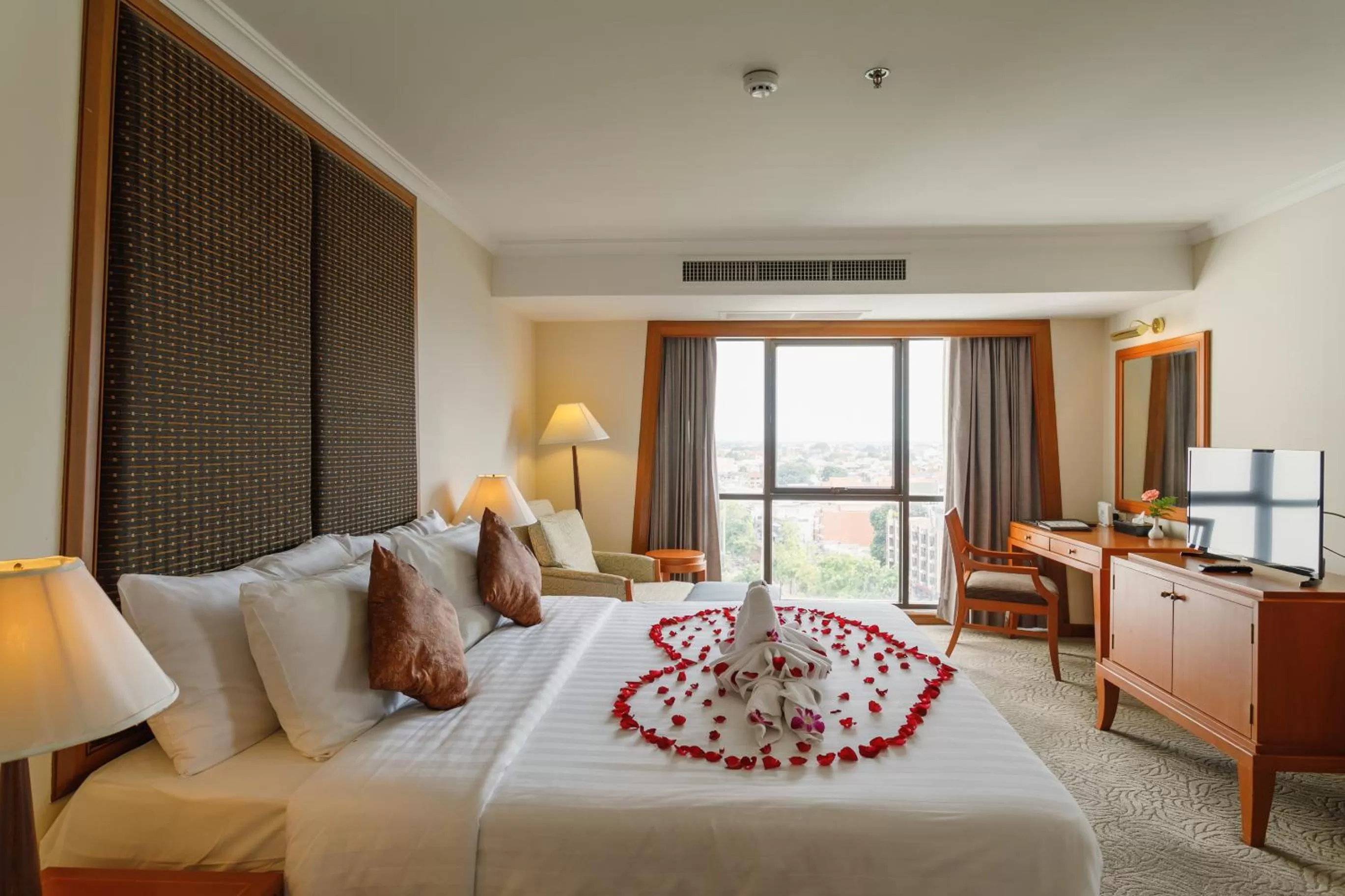 Photo of the whole room, Bed in Amora Thapae Hotel Chiang Mai