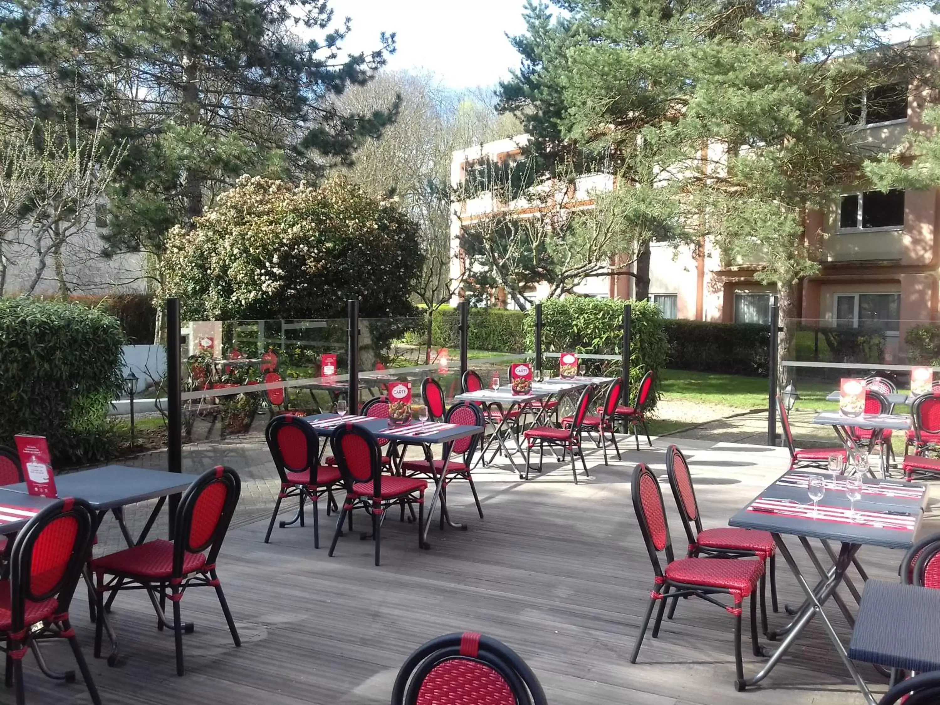 Patio, Restaurant/Places to Eat in ibis Metz Nord