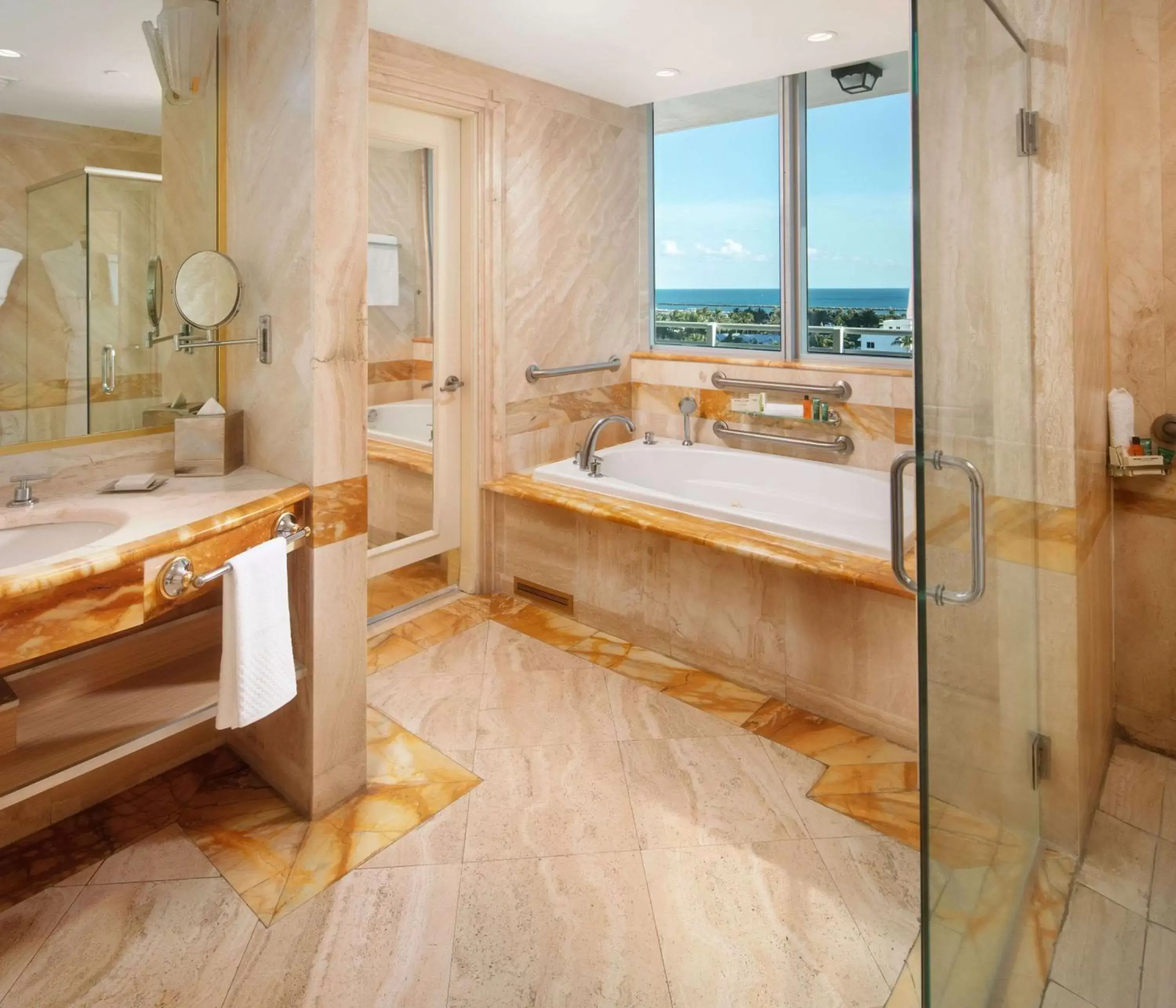Bathroom in Hilton Bentley Miami/South Beach