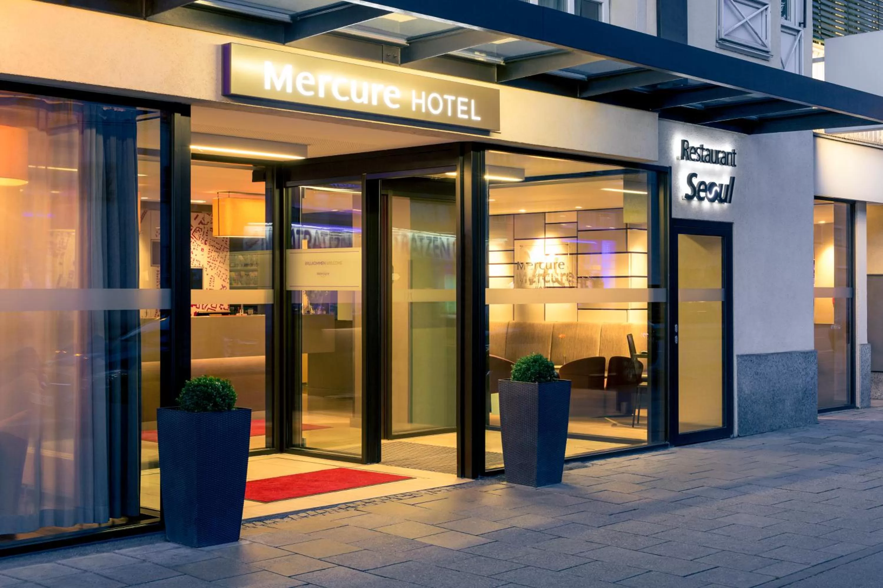 Facade/entrance in Mercure München City Schwabing