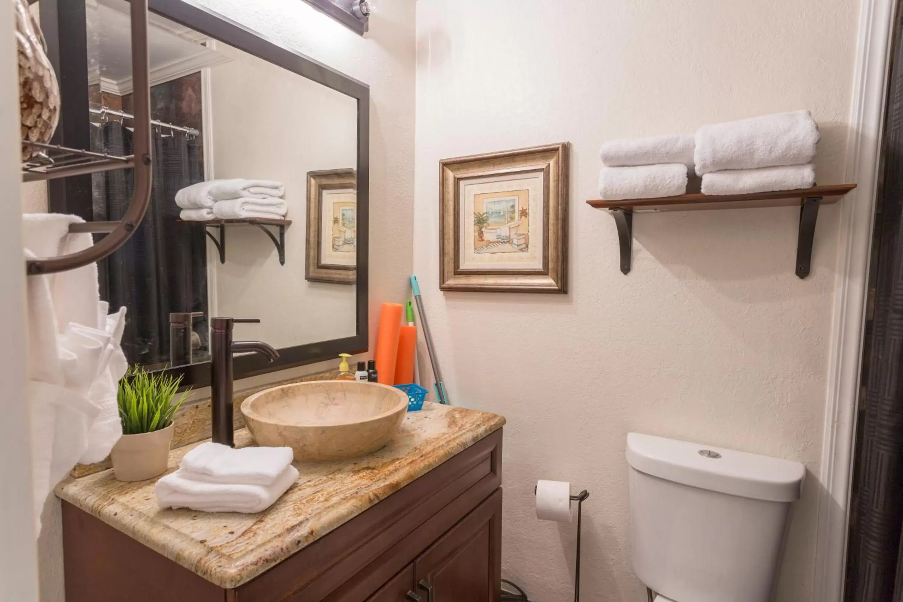 Bathroom in DOLPHINS, BEACH step away, WIFI, FREE PARKING,POOLS, JACUZZI