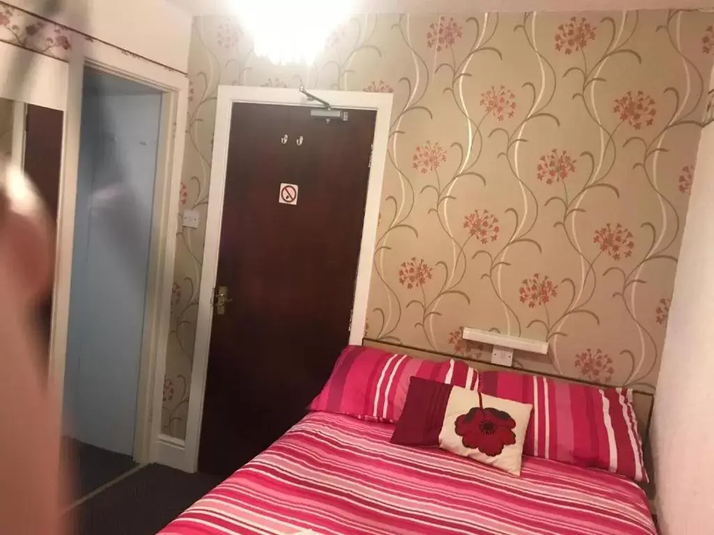 Bed in Belroy Hotel Bed in Belroy Hotel