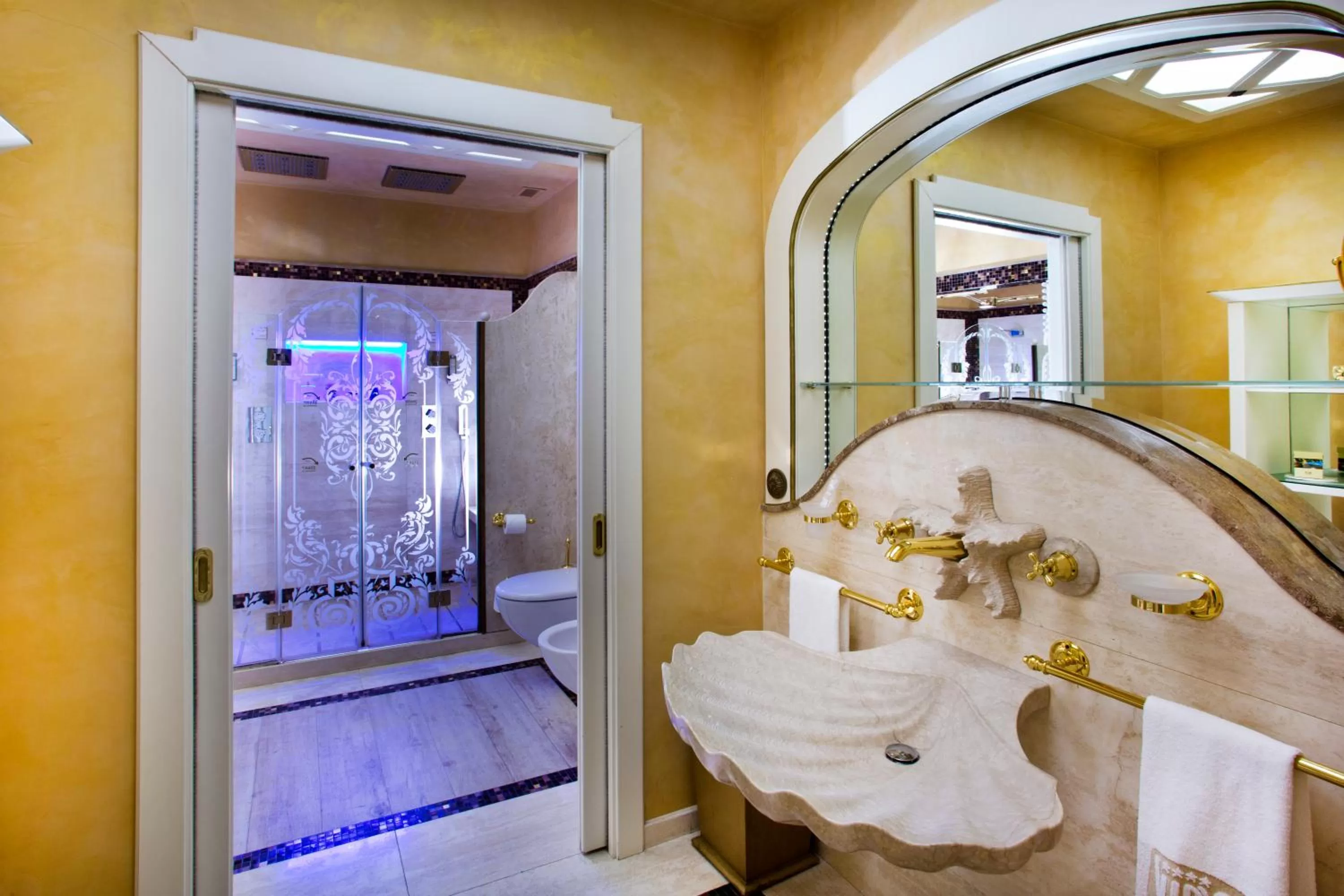 Vip's Motel Luxury Accommodation & Spa