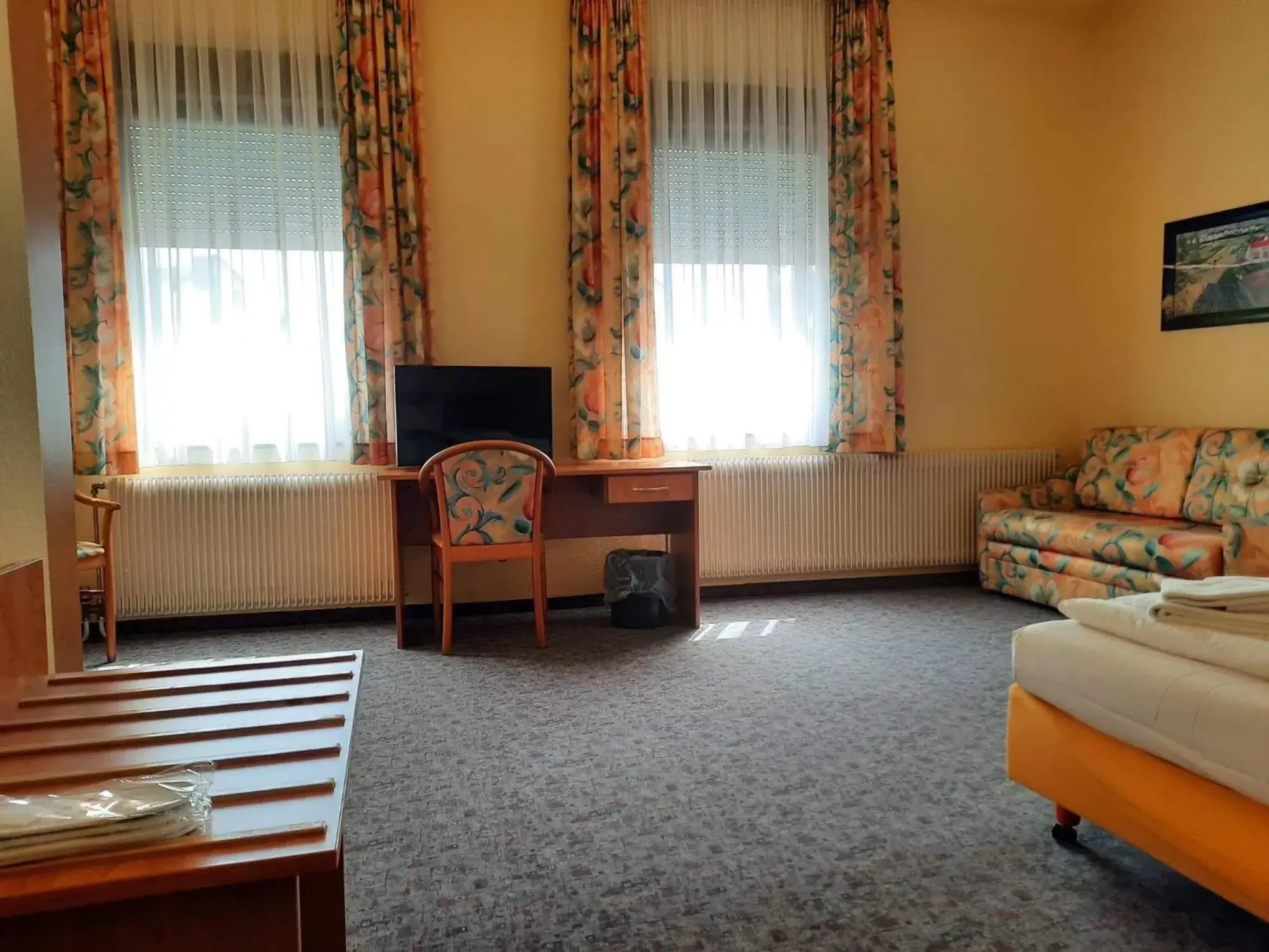 Basic Triple Room in Traube Hotel Oeffingen Basic Triple Room in Traube Hotel Oeffingen
