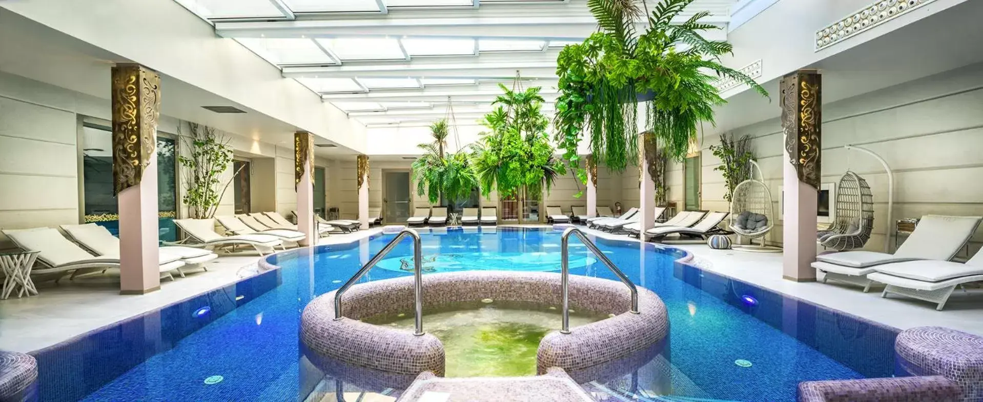 Hot Spring Bath, Swimming Pool in Grand Hotel Salsomaggiore