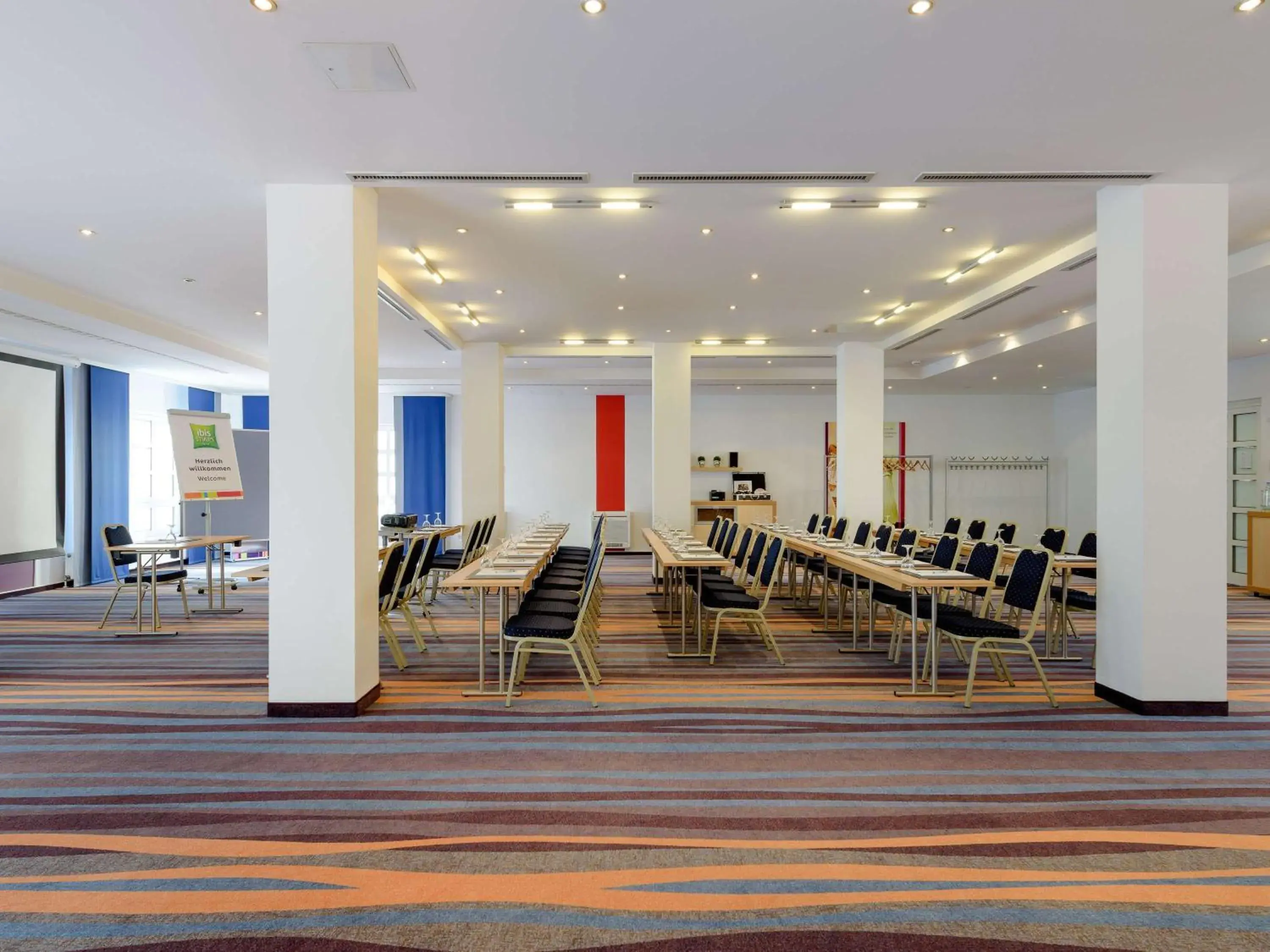 Meeting/conference room, Restaurant/Places to Eat in ibis Styles Leipzig
