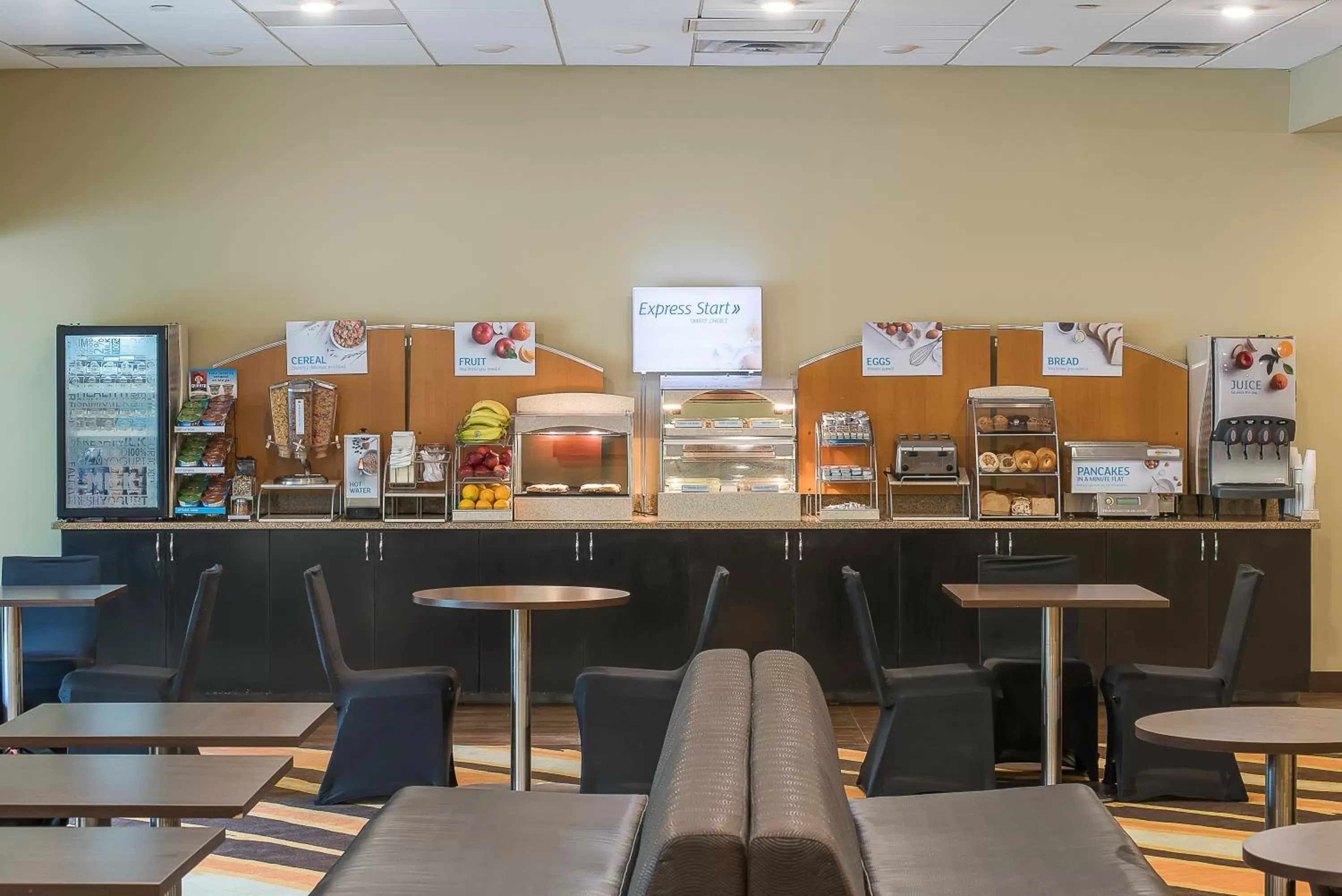 Breakfast, Restaurant/Places to Eat in Holiday Inn Express Princeton Southeast, an IHG Hotel