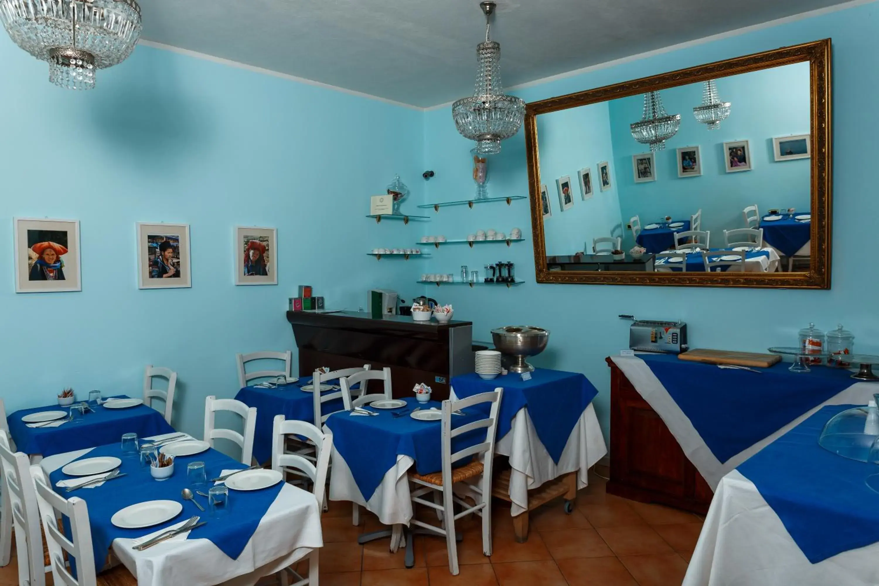 Coffee/tea facilities, Restaurant/Places to Eat in Albergo Orologio