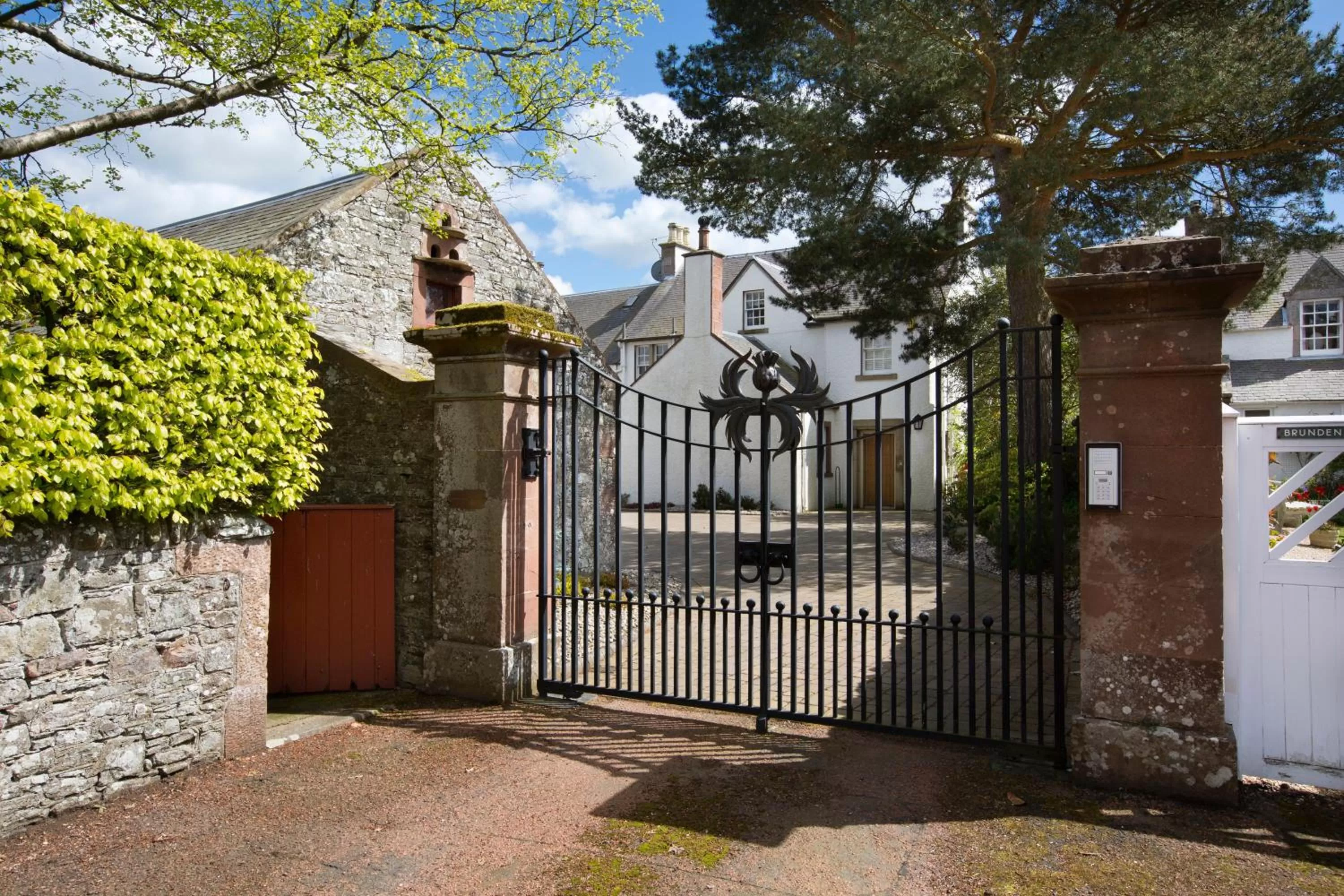 Facade/entrance, Property Building in Bowden House B&B