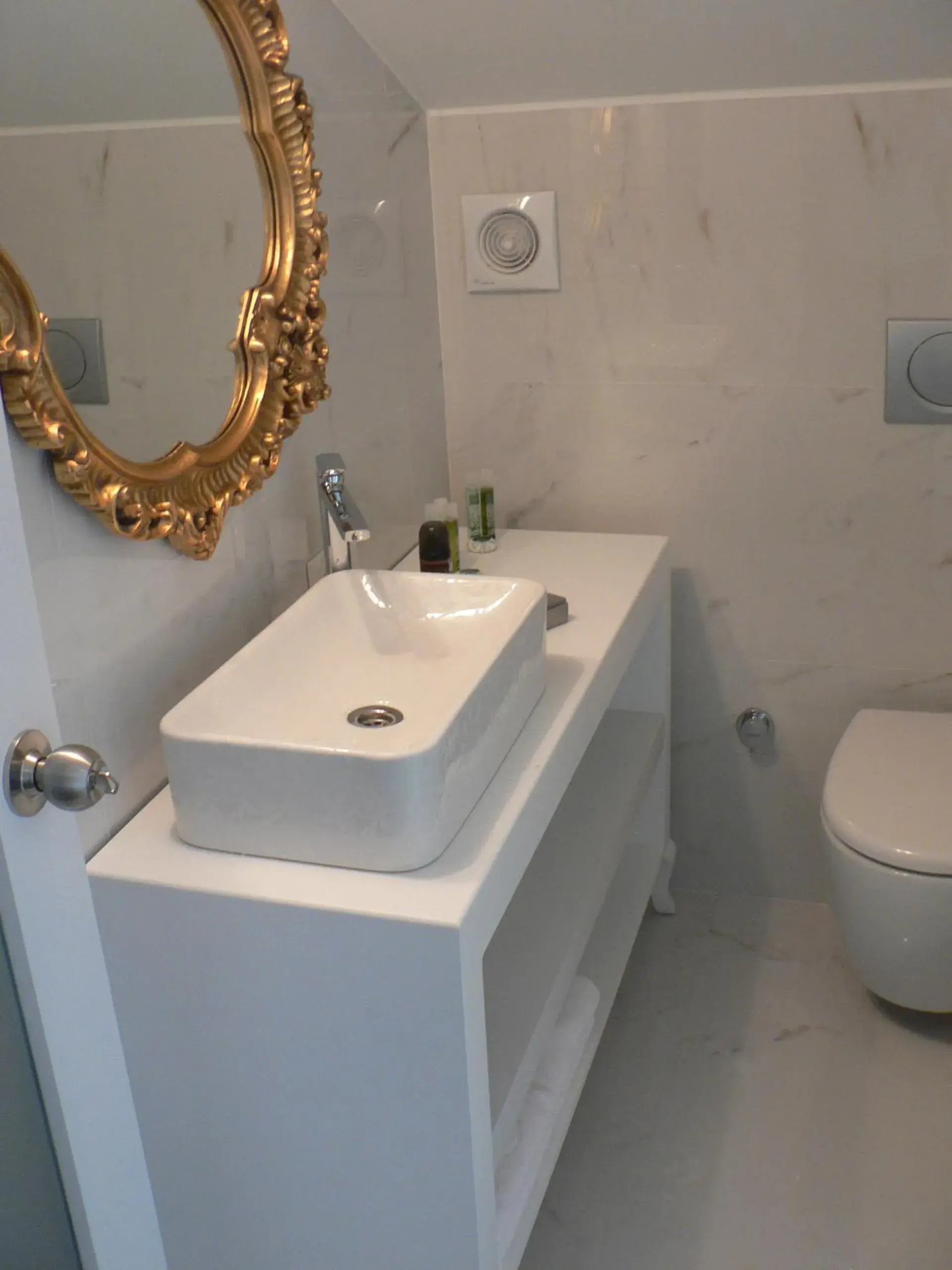 Shower, Bathroom in Hypnos Design Hotel