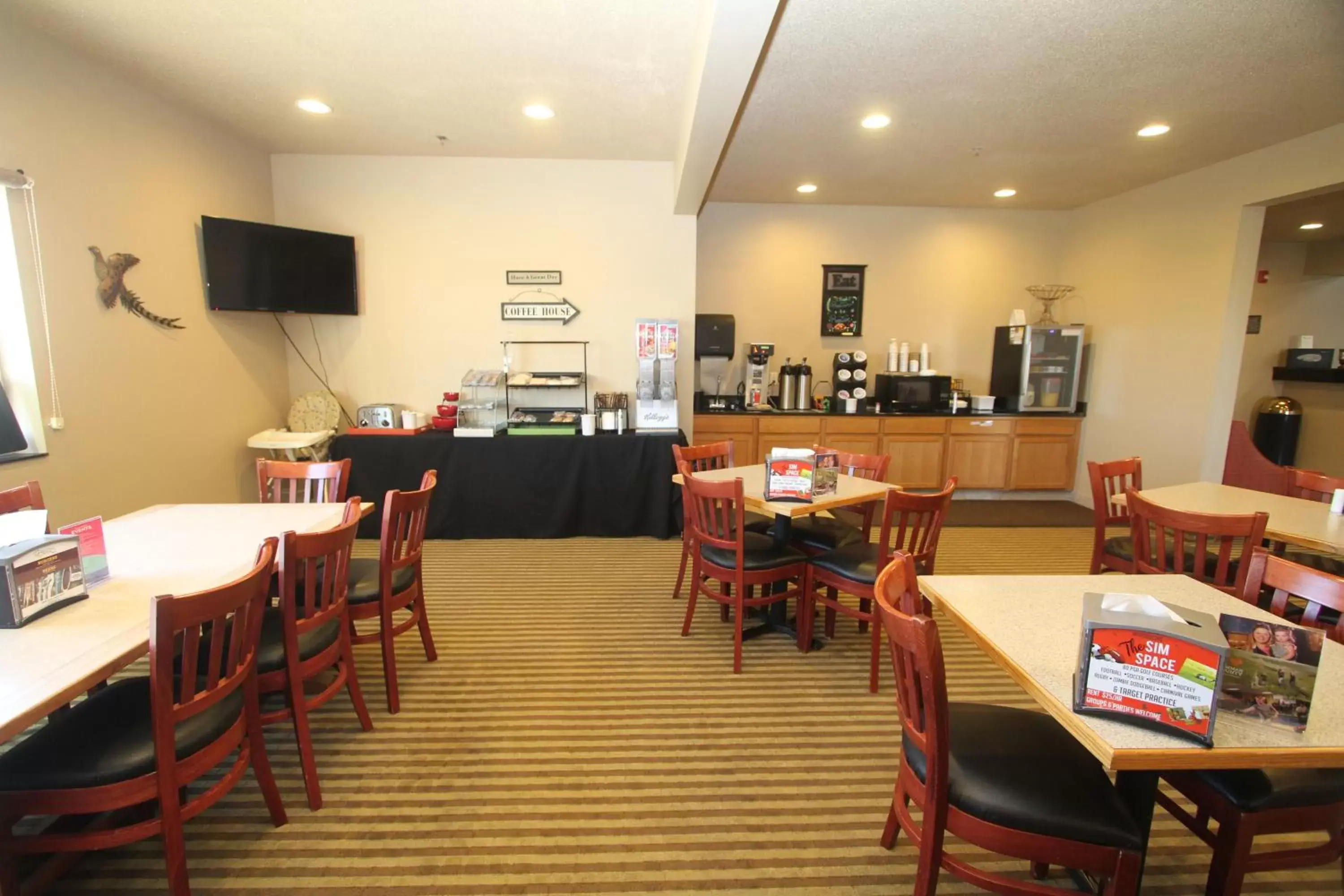 Breakfast, Restaurant/Places to Eat in Bowman Inn and Suites