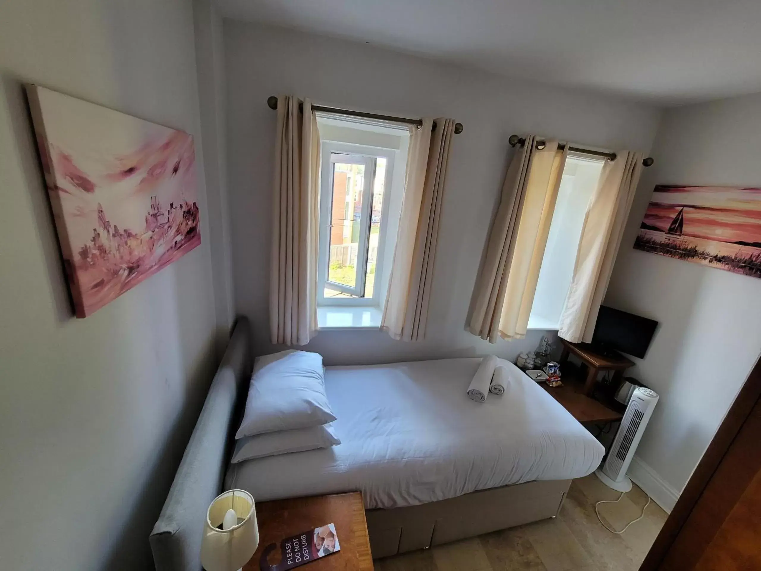 Standard Single Room - single occupancy in Milverton Hotel