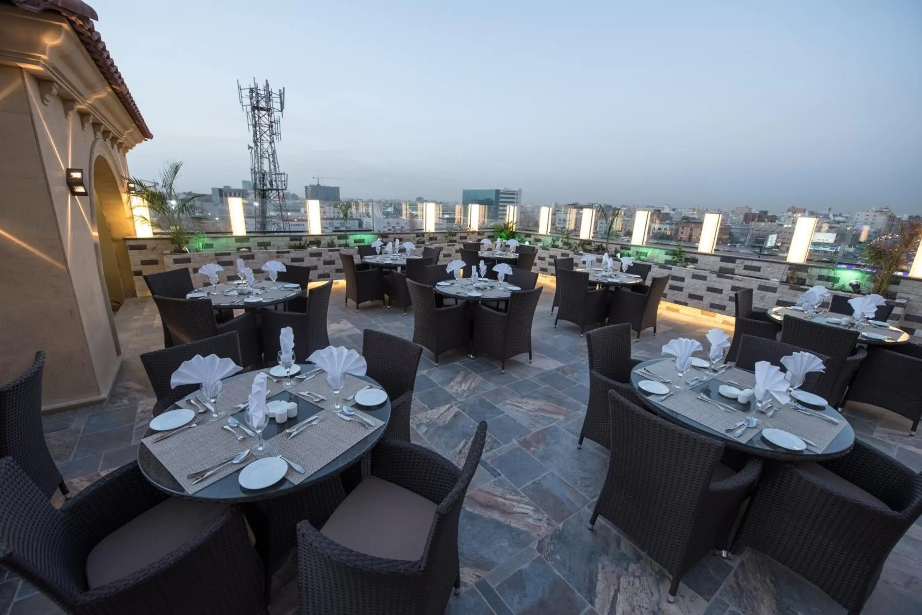 Balcony/Terrace, Restaurant/Places to Eat in Grand Park Hotel