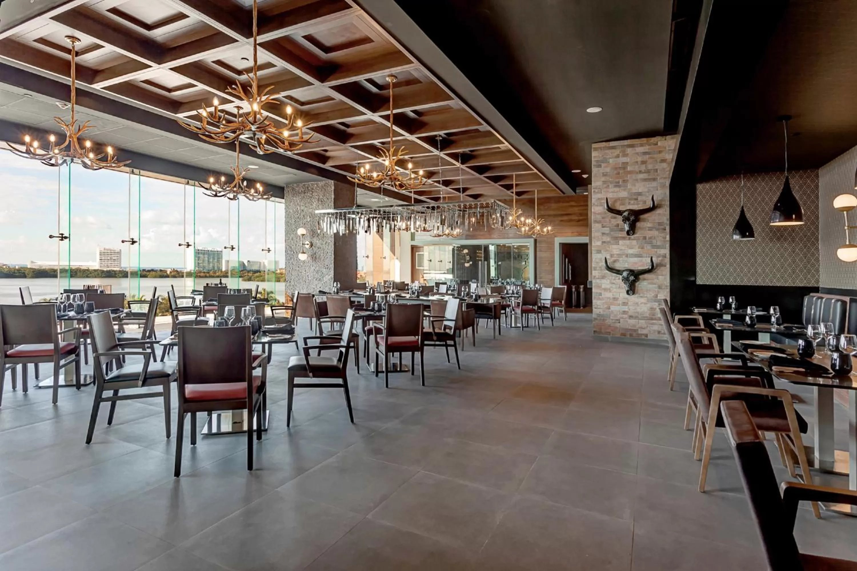 Restaurant/places to eat in Royalton CHIC Cancun, An Autograph Collection All-Inclusive Resort - Adults Only