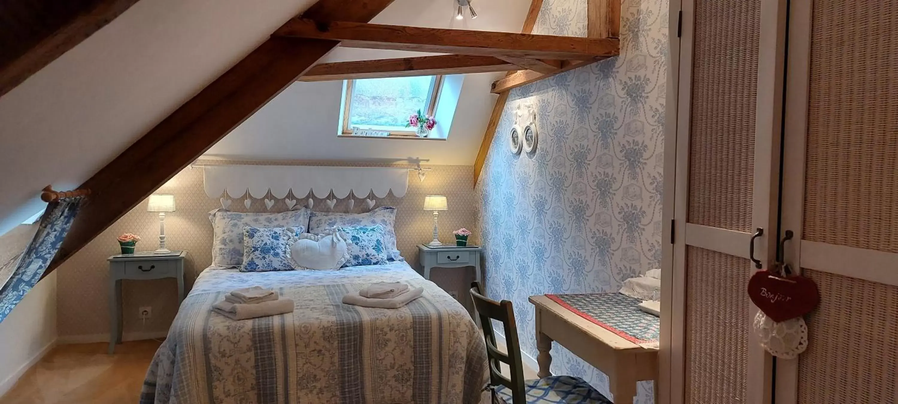 Photo of the whole room, Bed in Manoir de Turqueville les Quatre Etoiles