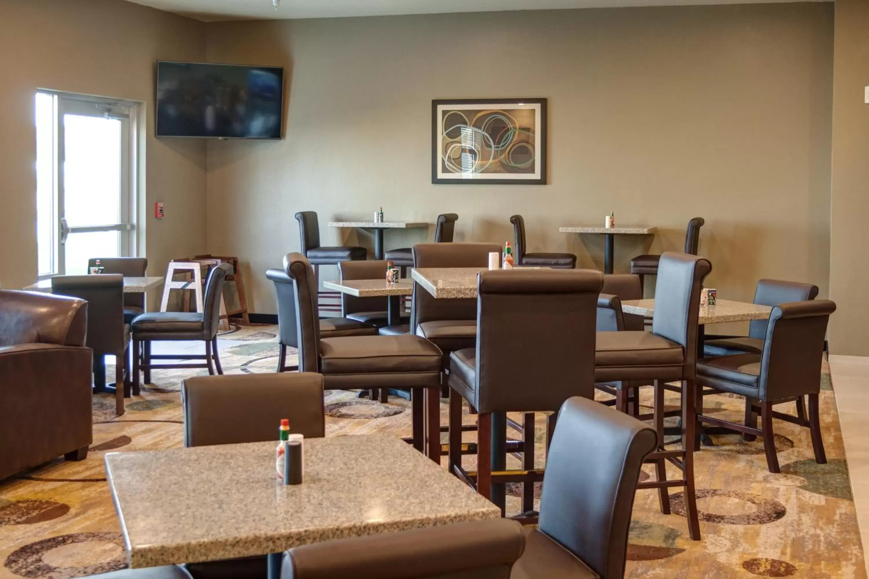 Lounge or bar, Restaurant/Places to Eat in Cobblestone Hotel and Suites - Jefferson