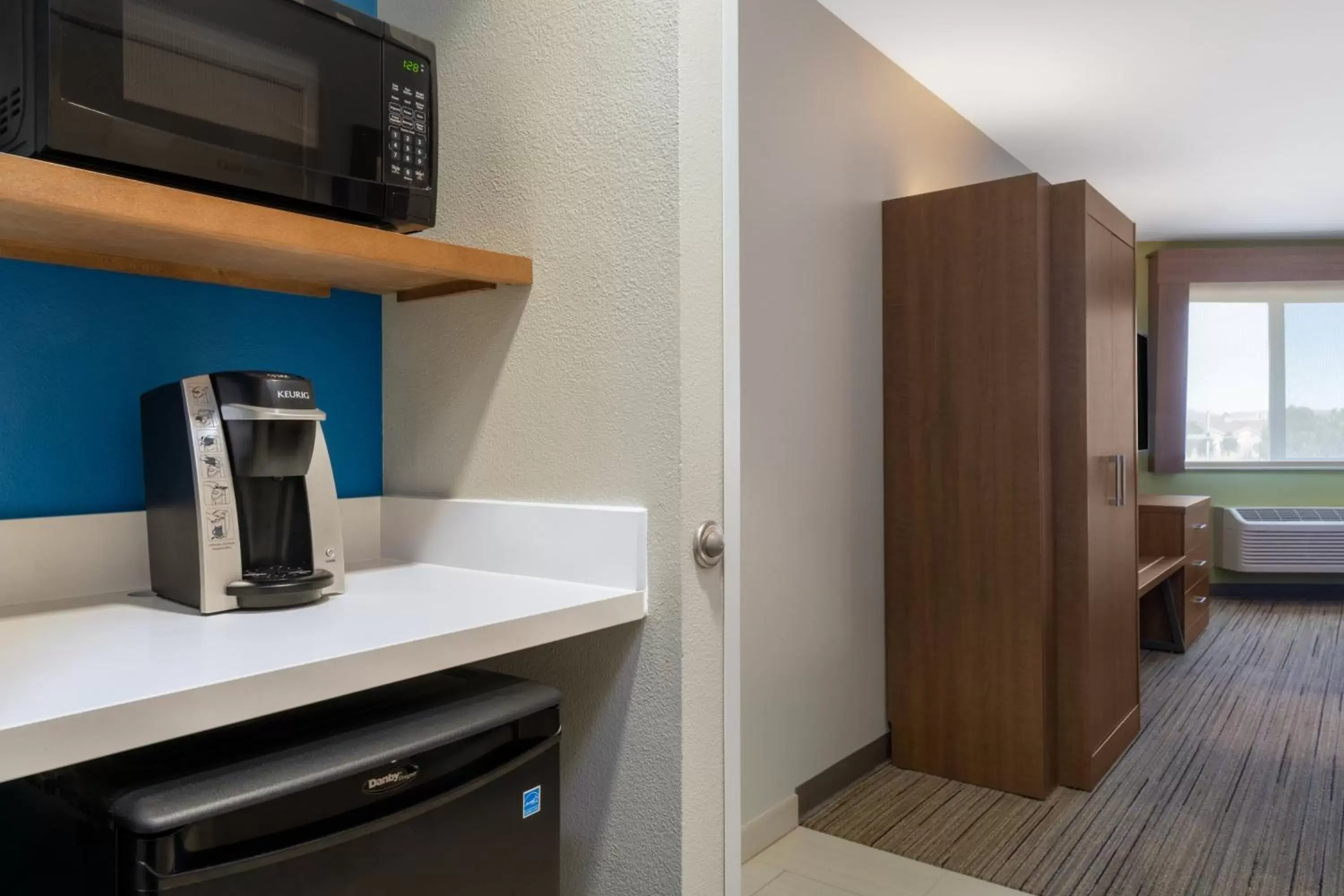 Photo of the whole room, Kitchen/Kitchenette in Holiday Inn Express & Suites Colorado Springs-Airport, an IHG Hotel