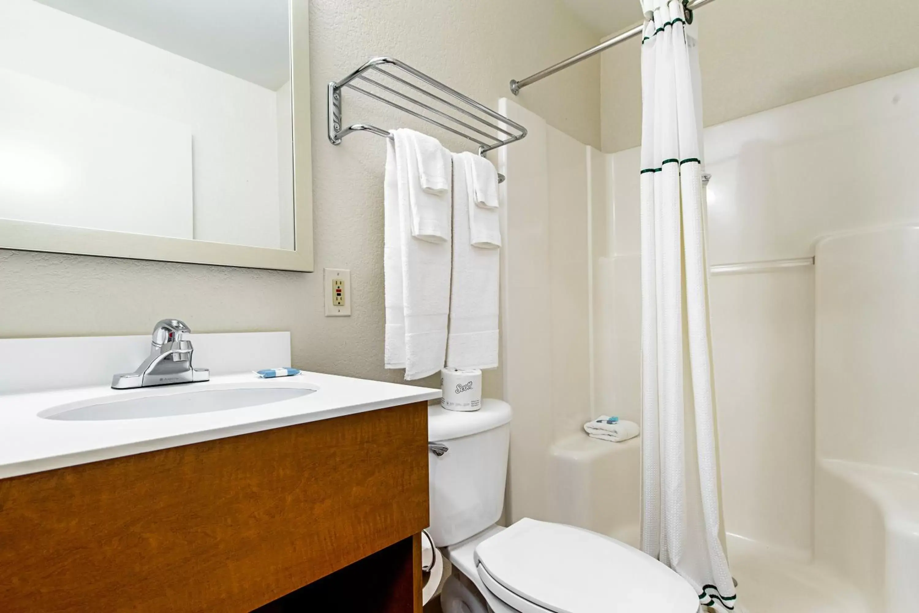 Photo of the whole room in HomeTowne Studios by Red Roof Tacoma - Puyallup Photo of the whole room in HomeTowne Studios by Red Roof Tacoma - Puyallup