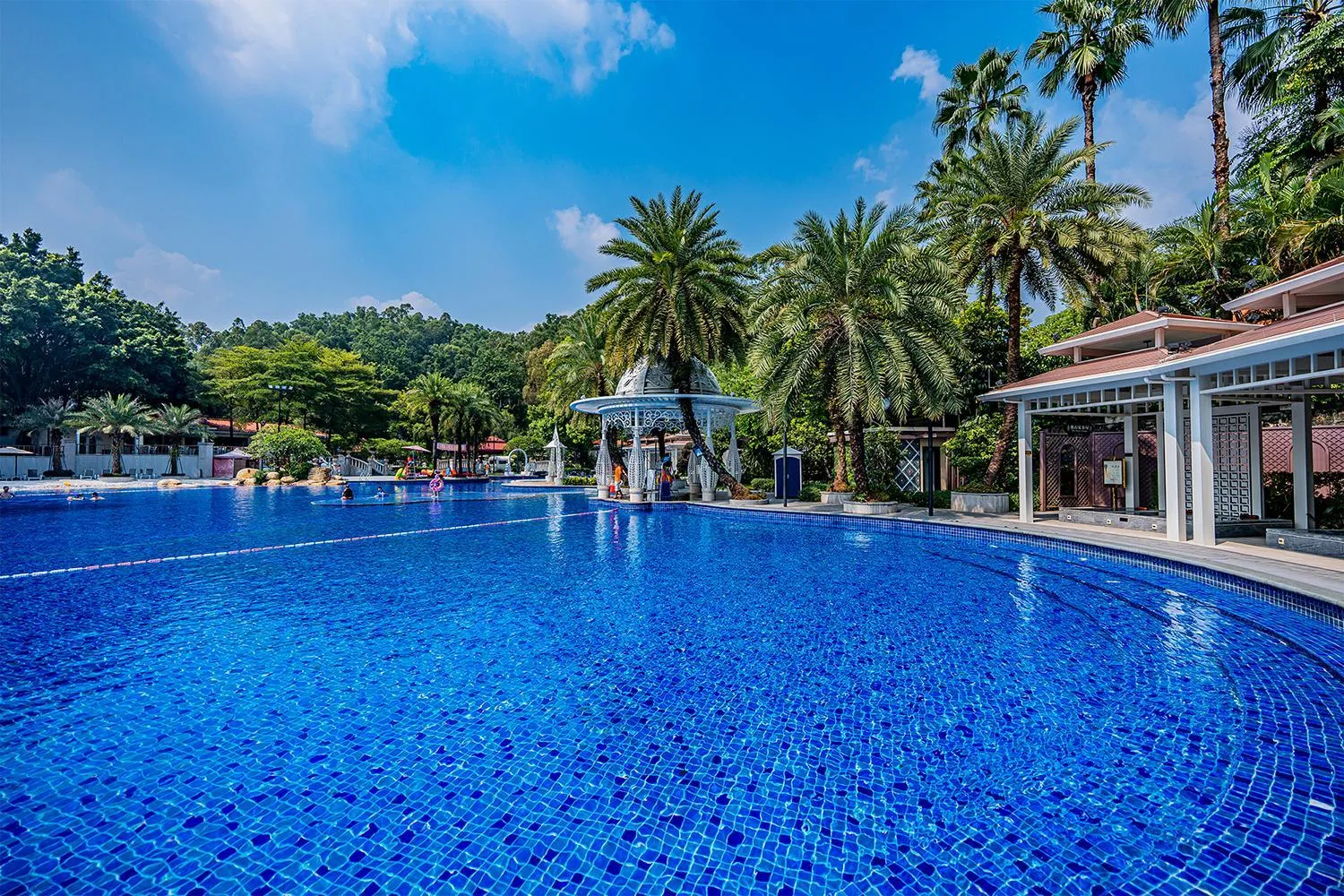 Swimming pool in Good View Hotel Tangxia - 15 mins drive from Dongguan South Railway Station