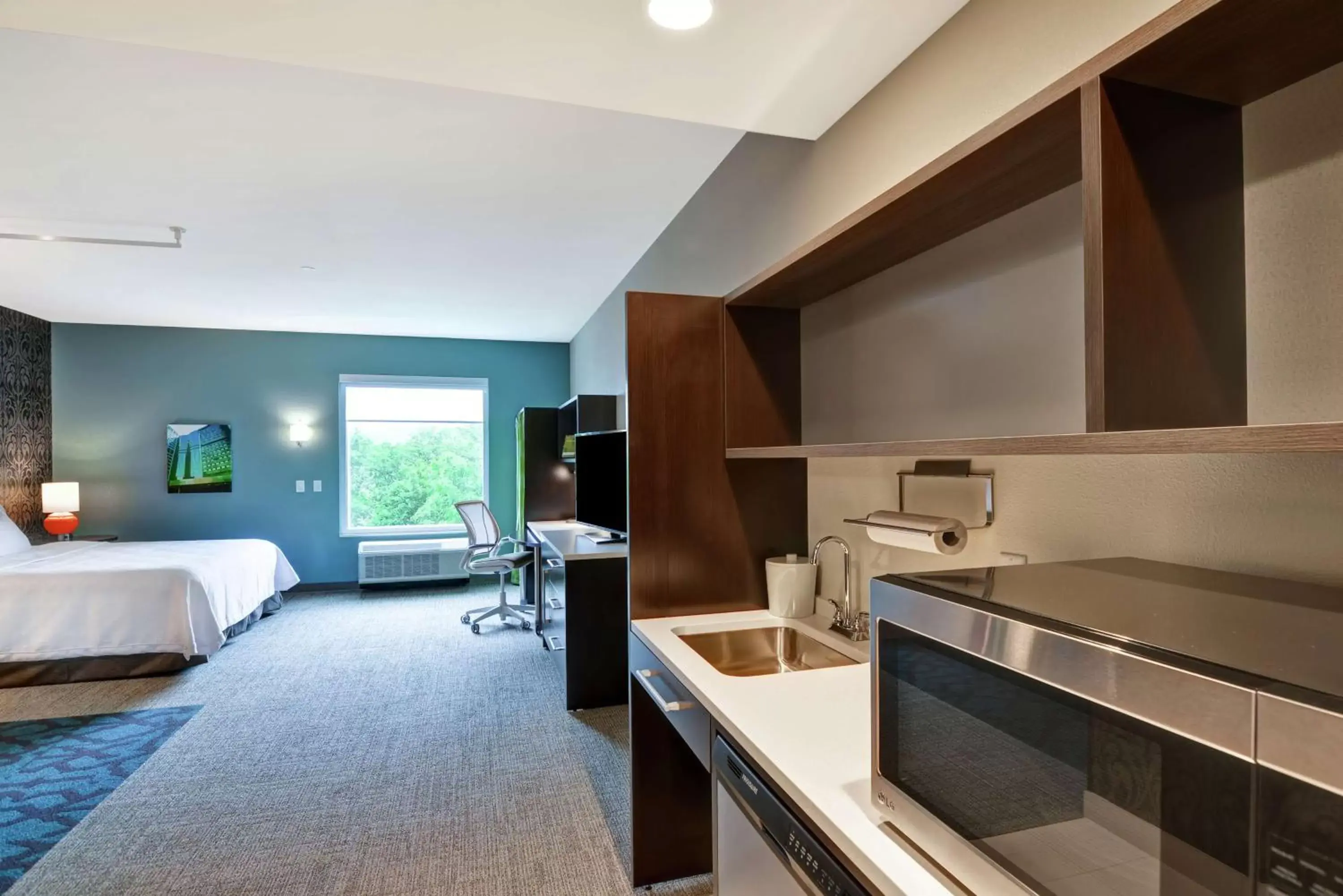 Bedroom, Kitchen/Kitchenette in Home2 Suites by Hilton Rochester Mayo Clinic Area