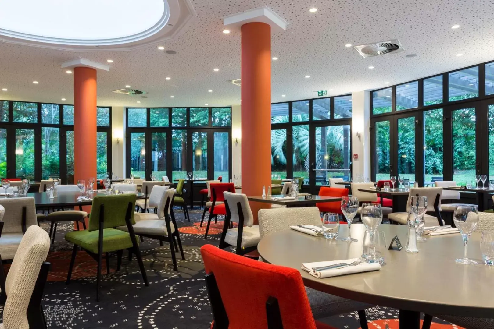 Restaurant/Places to Eat in Hôtel Oceania Nantes