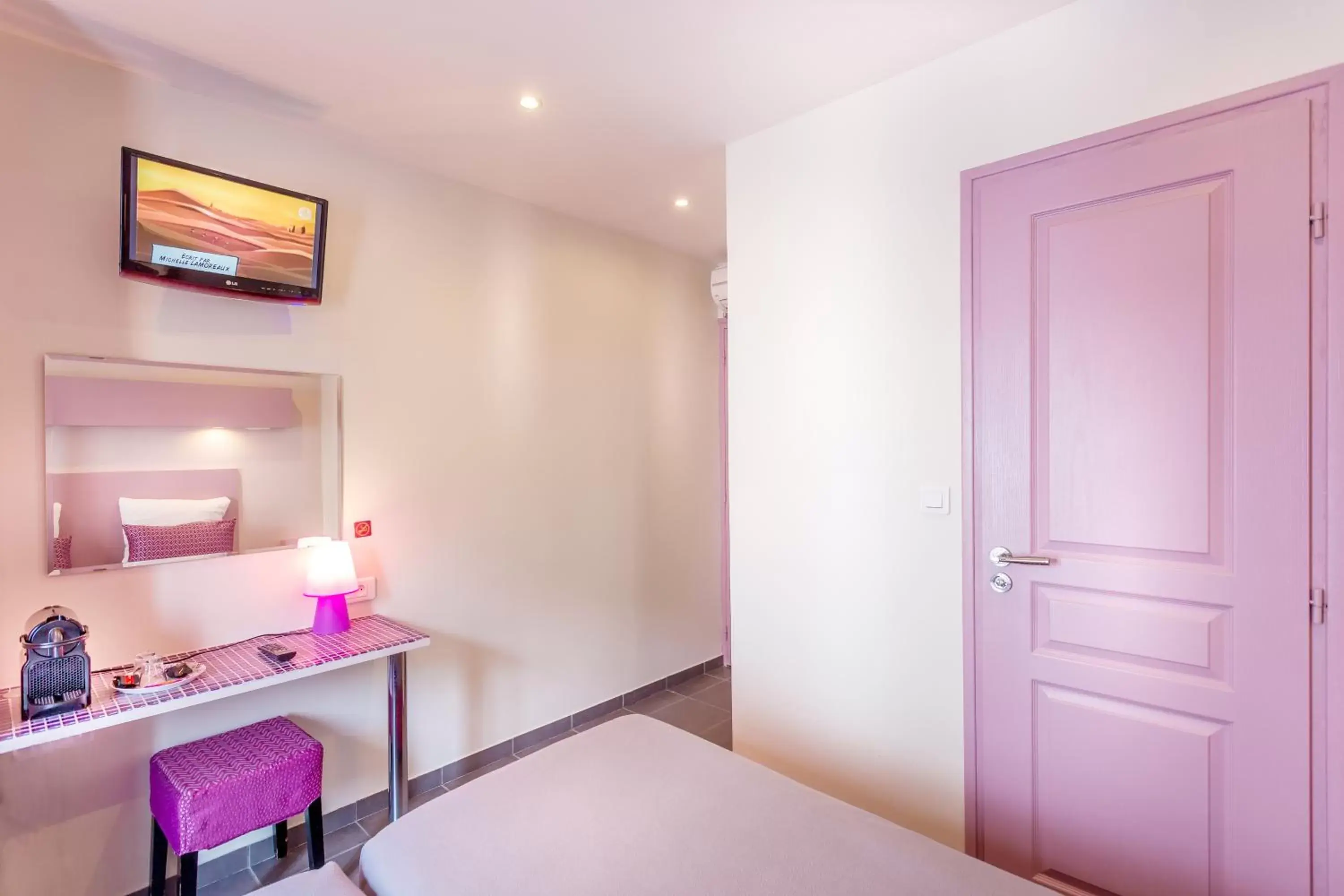 Bed, TV/Entertainment Center in Pink Hotel