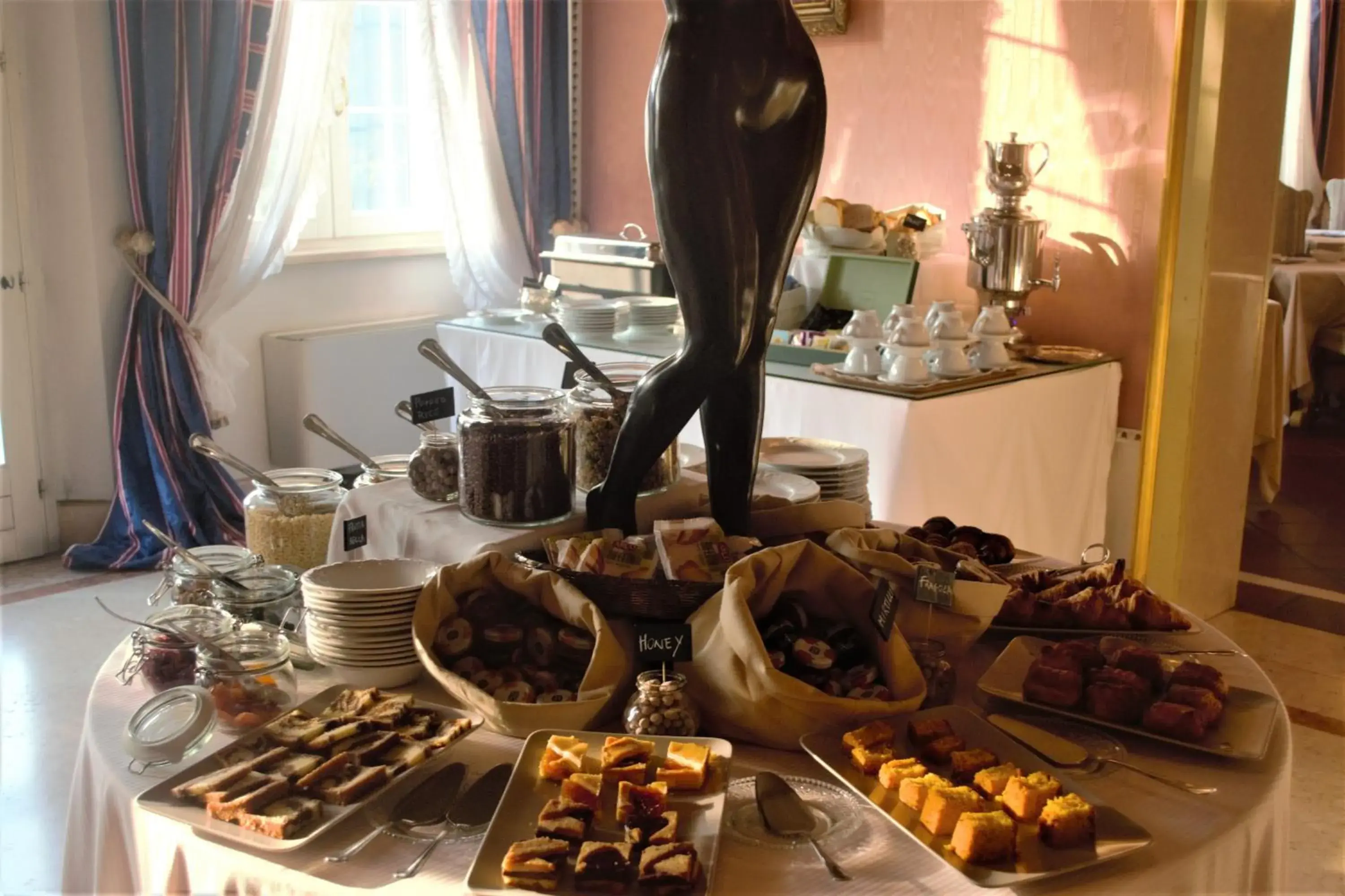 Buffet breakfast in Duchessa Isabella Hotel & SPA