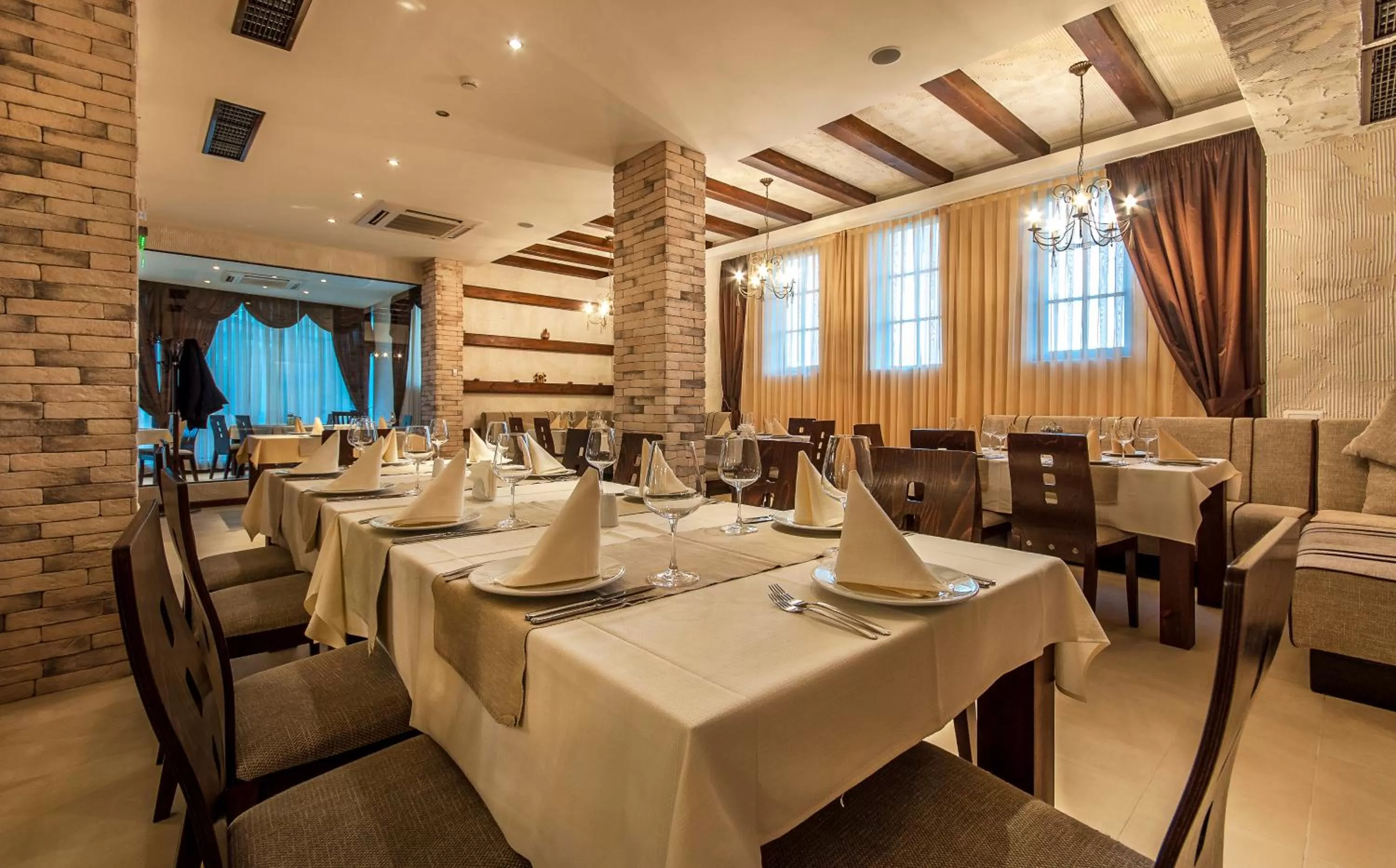 Restaurant/places to eat in Grand Royale Apartment Complex & Spa