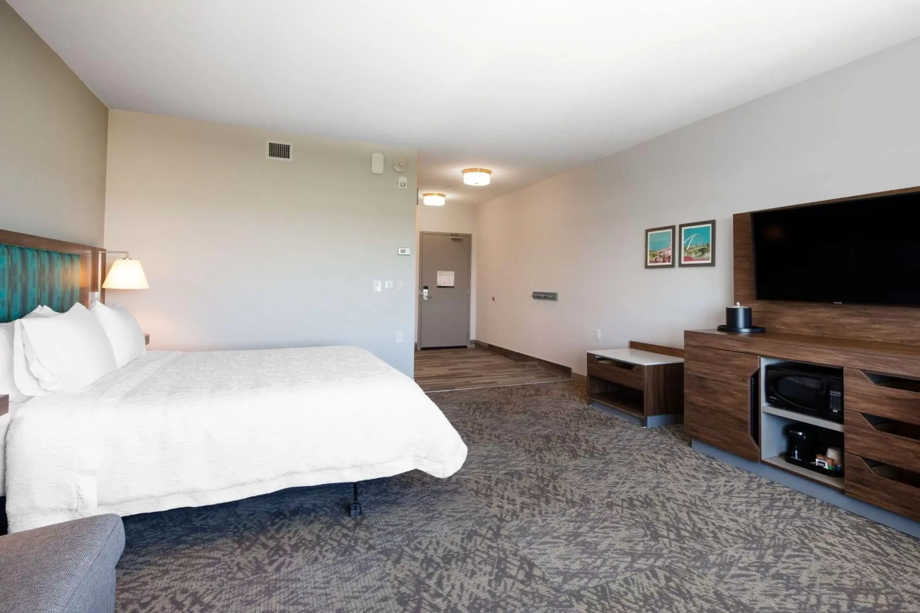 Bedroom, Bed in Hampton Inn & Suites Edmonton St. Albert, Ab