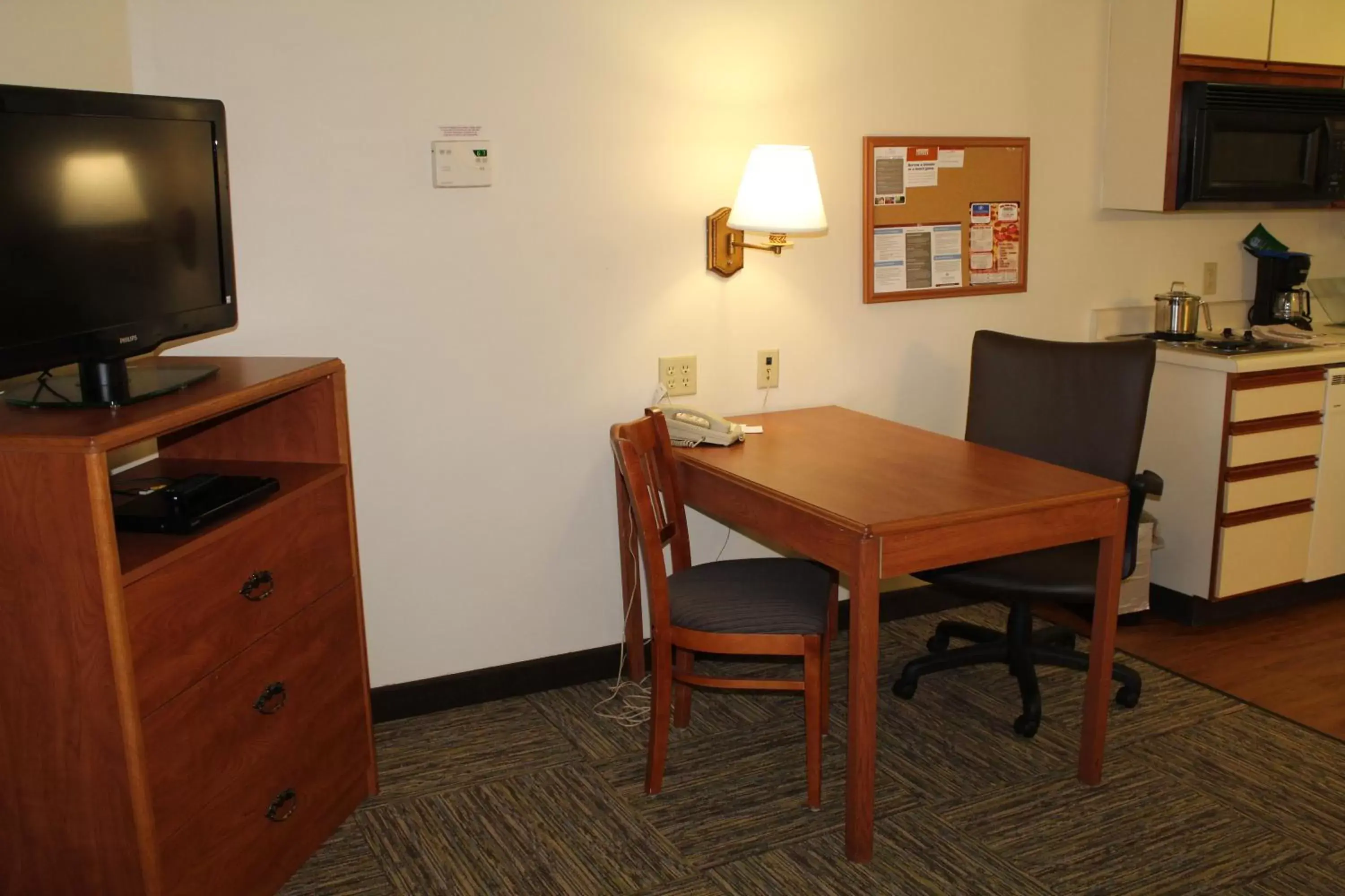 Bedroom, TV/Entertainment Center in Candlewood Suites Syracuse-Airport